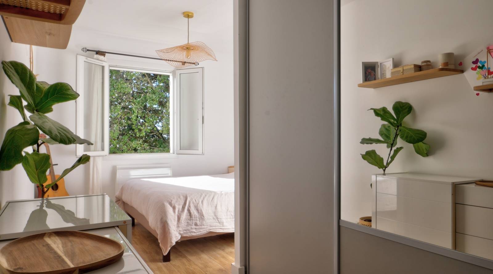 VILLA DE PLAIN PIED ROUSSAS EN DROME PROVENCALE Quartier résidentiel. Piscine