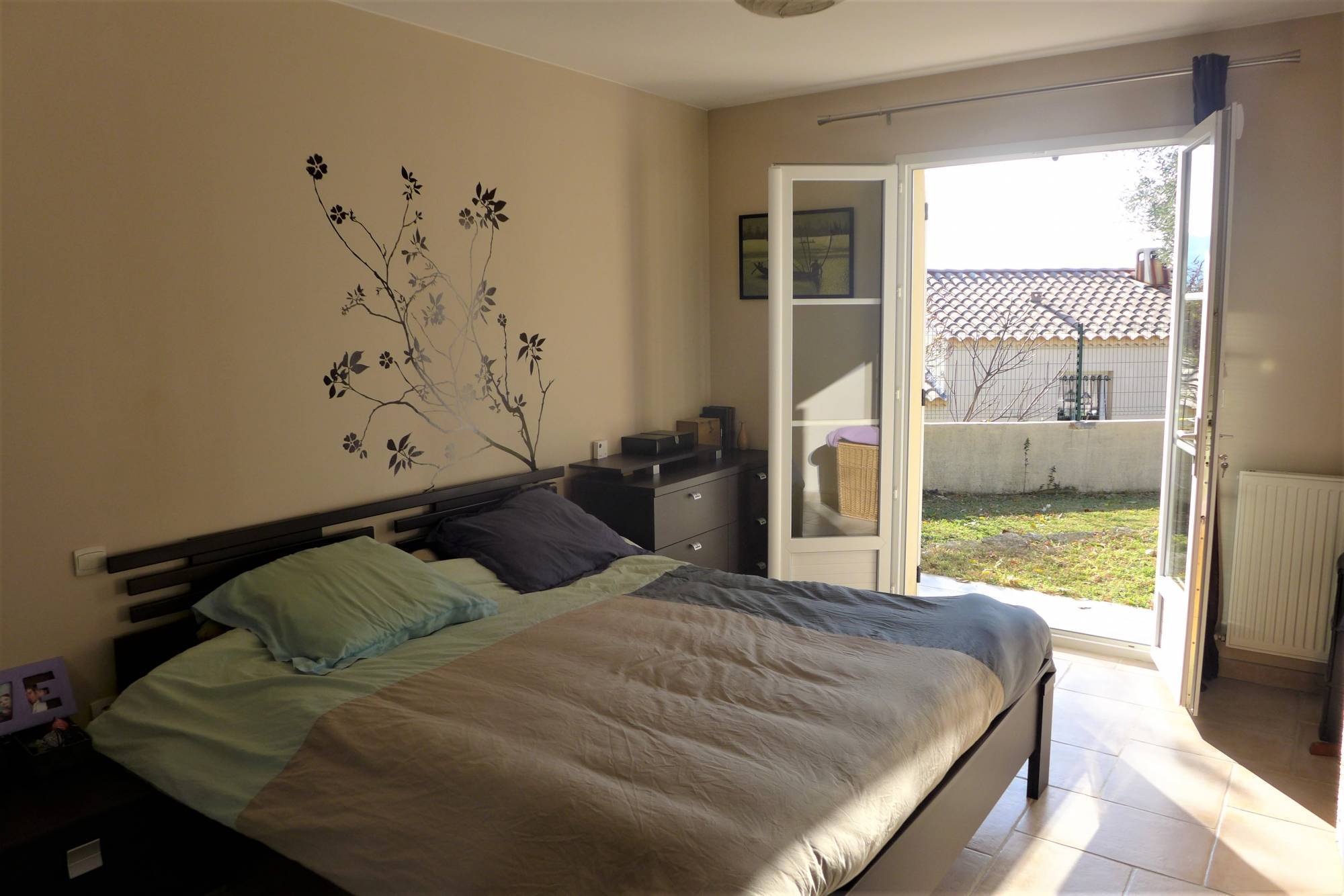 Dans quartier résidentiel, villa plain-pied VENDUE PAR NOS SOINS St Paul 3 Châteaux  