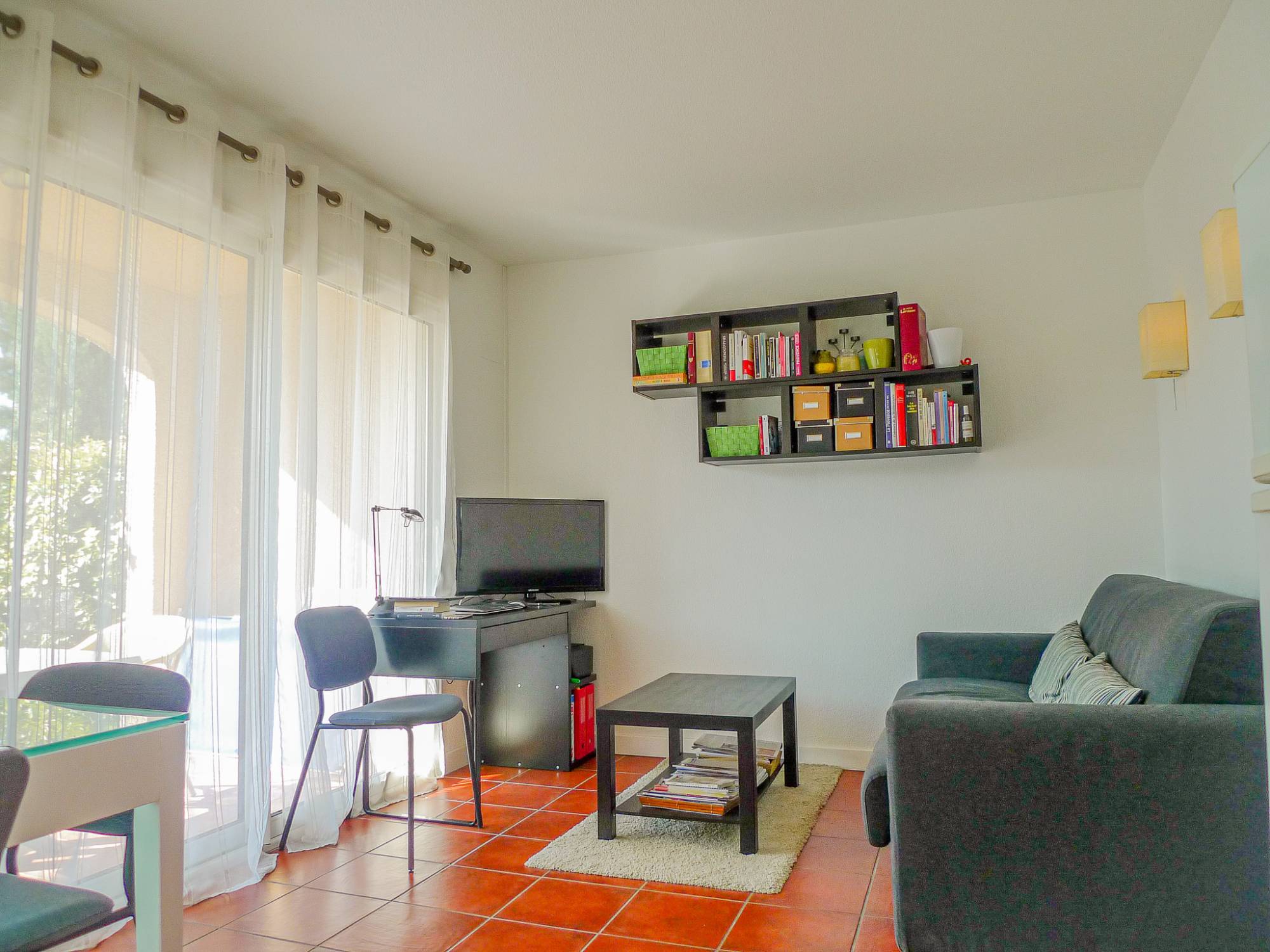 Haut vaucluse, au coeur d'un village vivant toute l'année,  A vendre appartement 