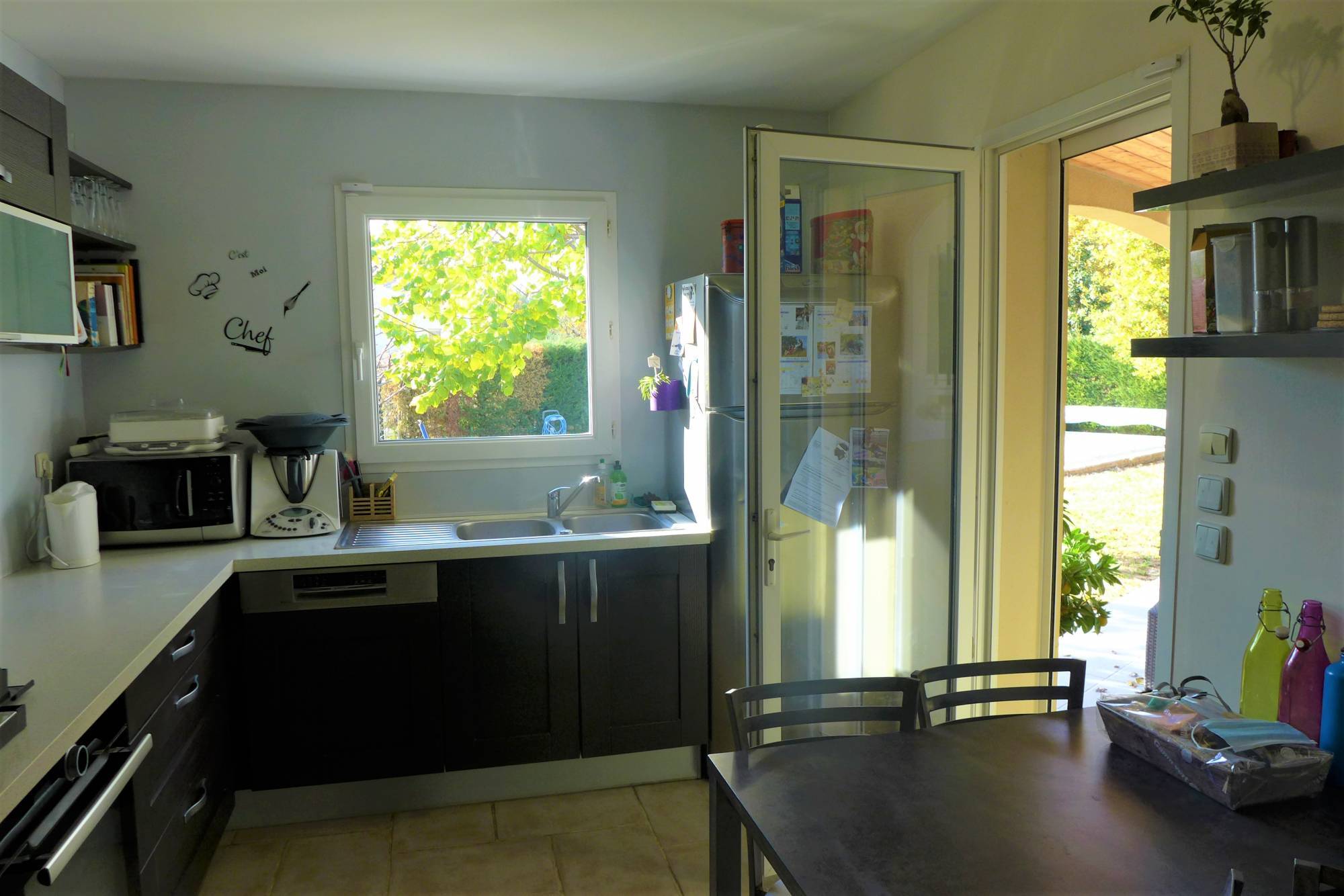 Dans quartier résidentiel, villa plain-pied VENDUE PAR NOS SOINS St Paul 3 Châteaux  