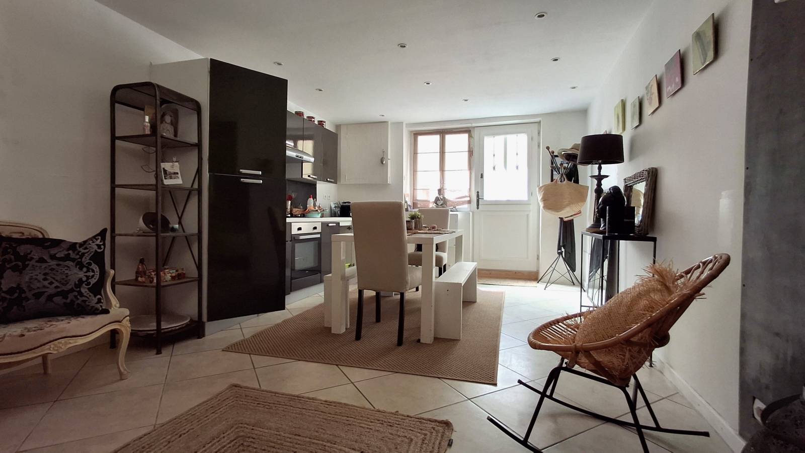 A vendre, Maison de village restaurée et meublée à Taulignan  terrasse tropézienne, 2 chambres