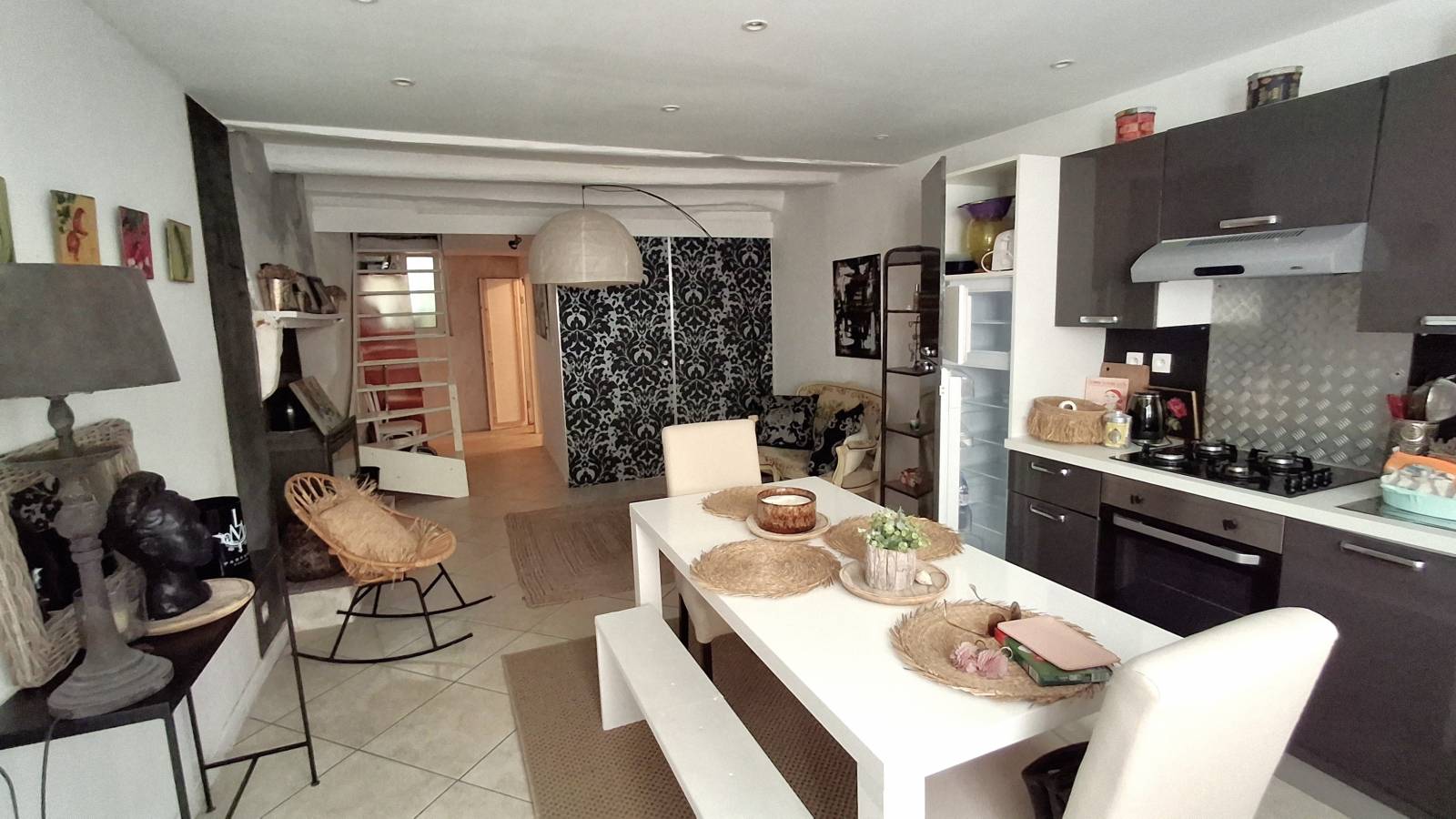 A vendre, Maison de village restaurée et meublée à Taulignan  terrasse tropézienne, 2 chambres