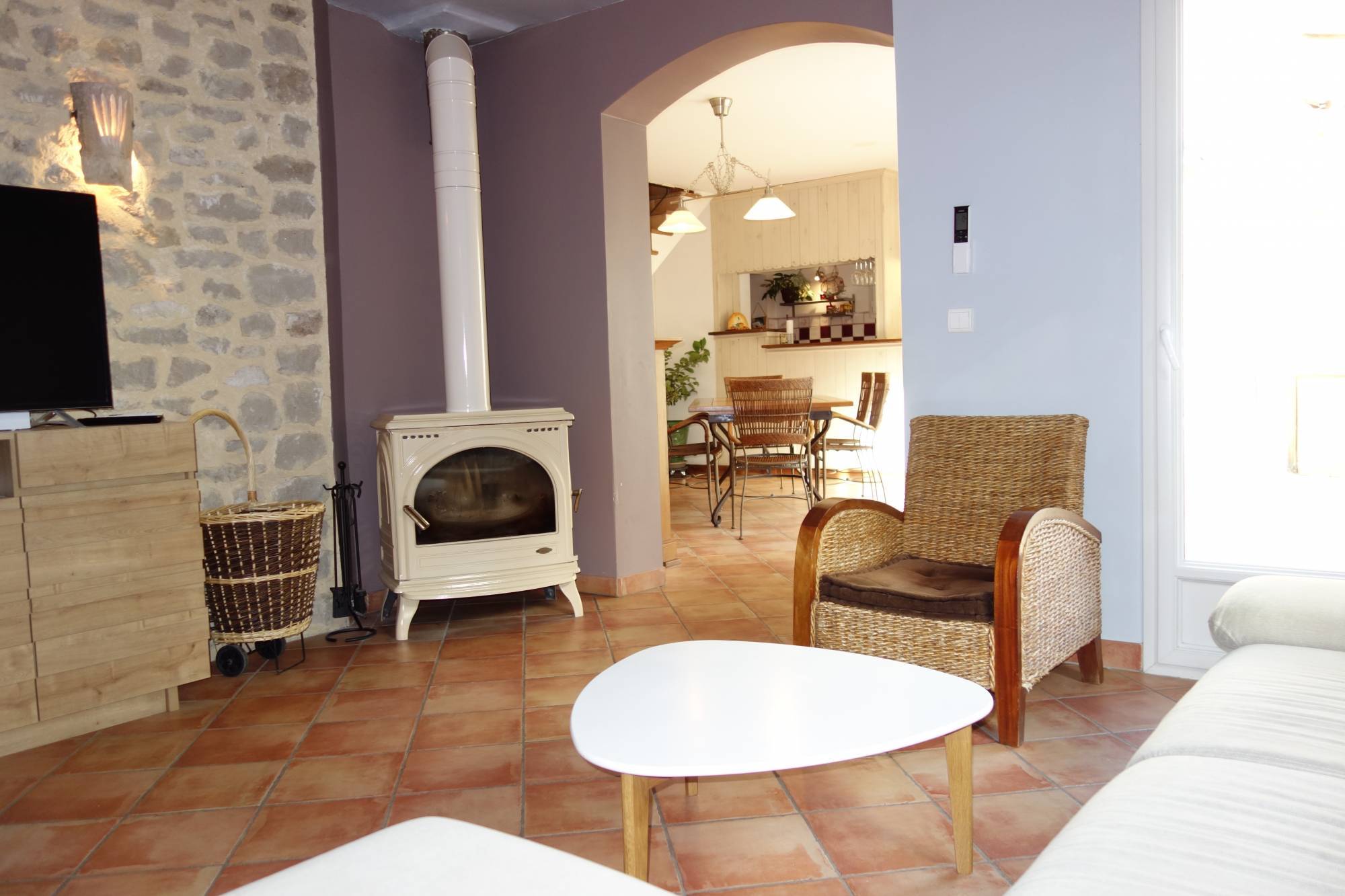 salon avec cheminée