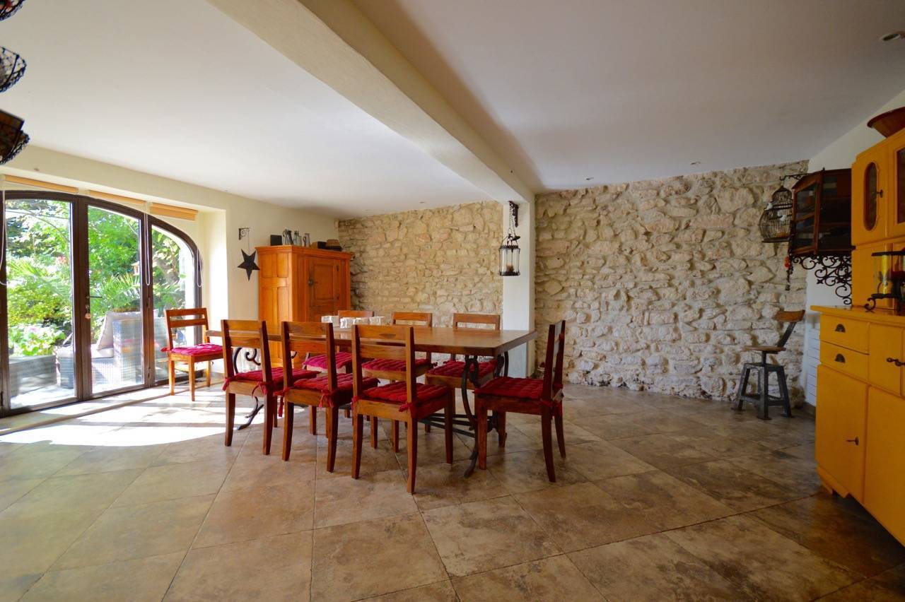 Propriété d'exception de 494m², au calme, terrain, piscine, 7 chambres