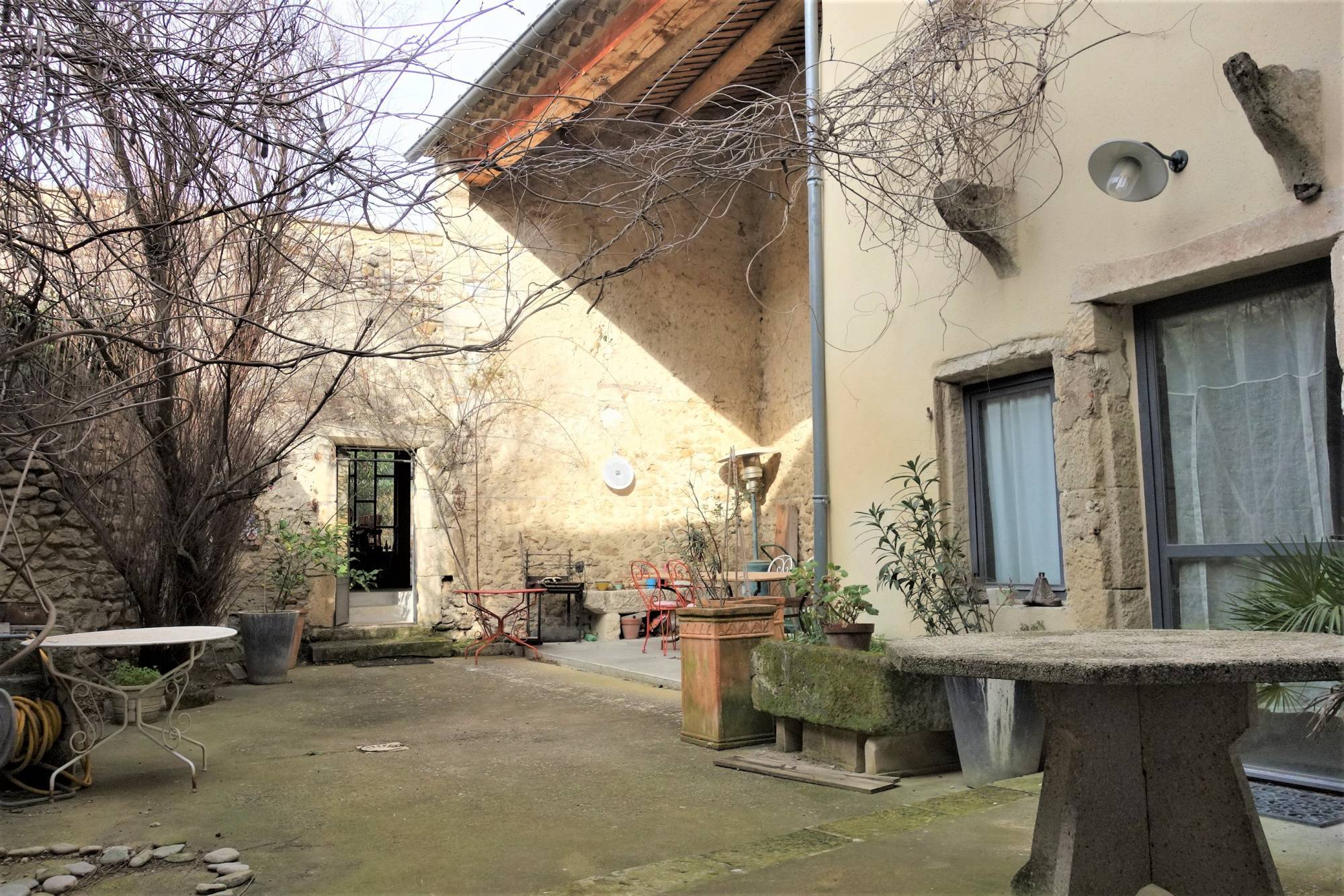 GRIGNAN- Superbe maison de village avec cour intérieure