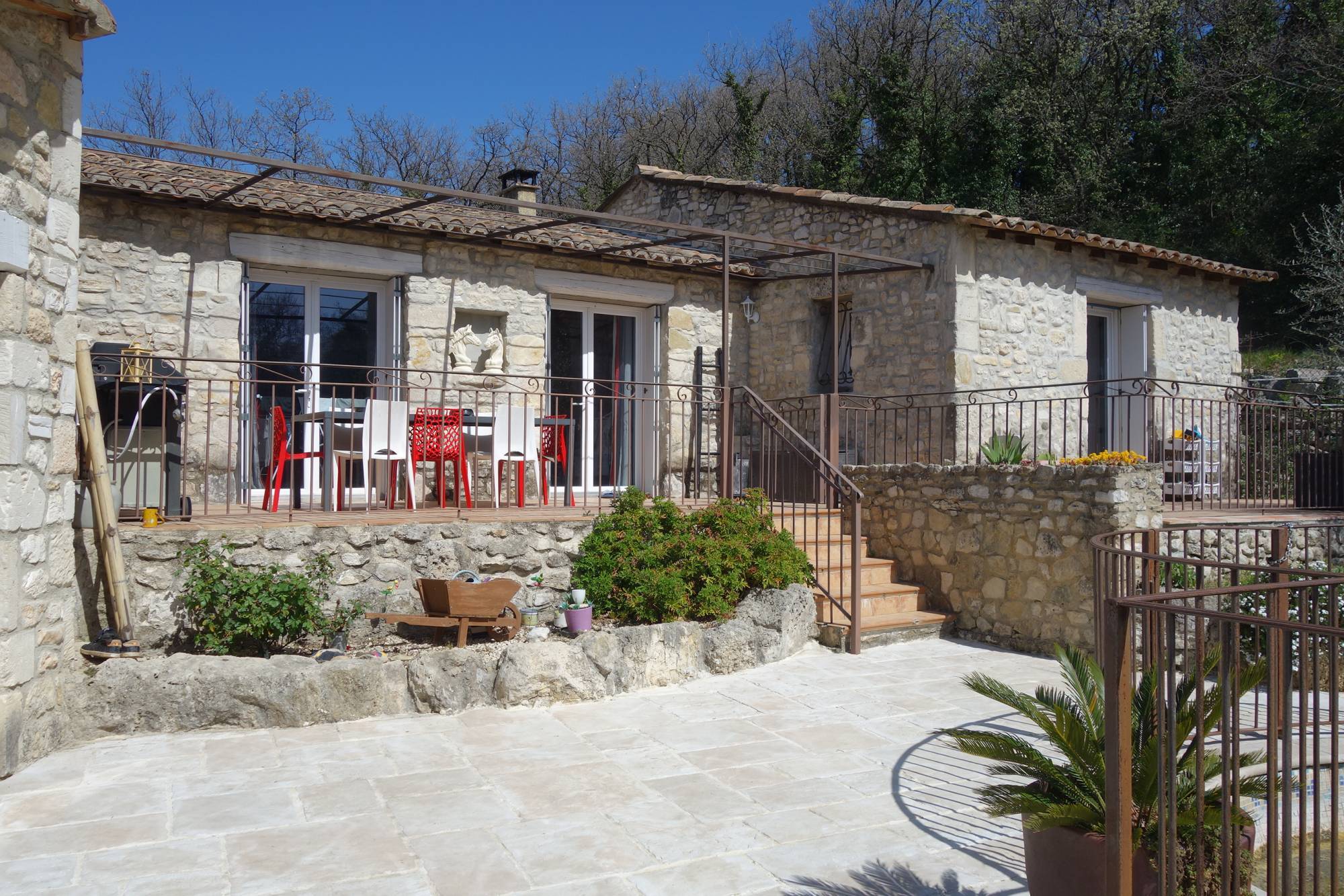 A vendre- Maison avec logements indépendants et piscine