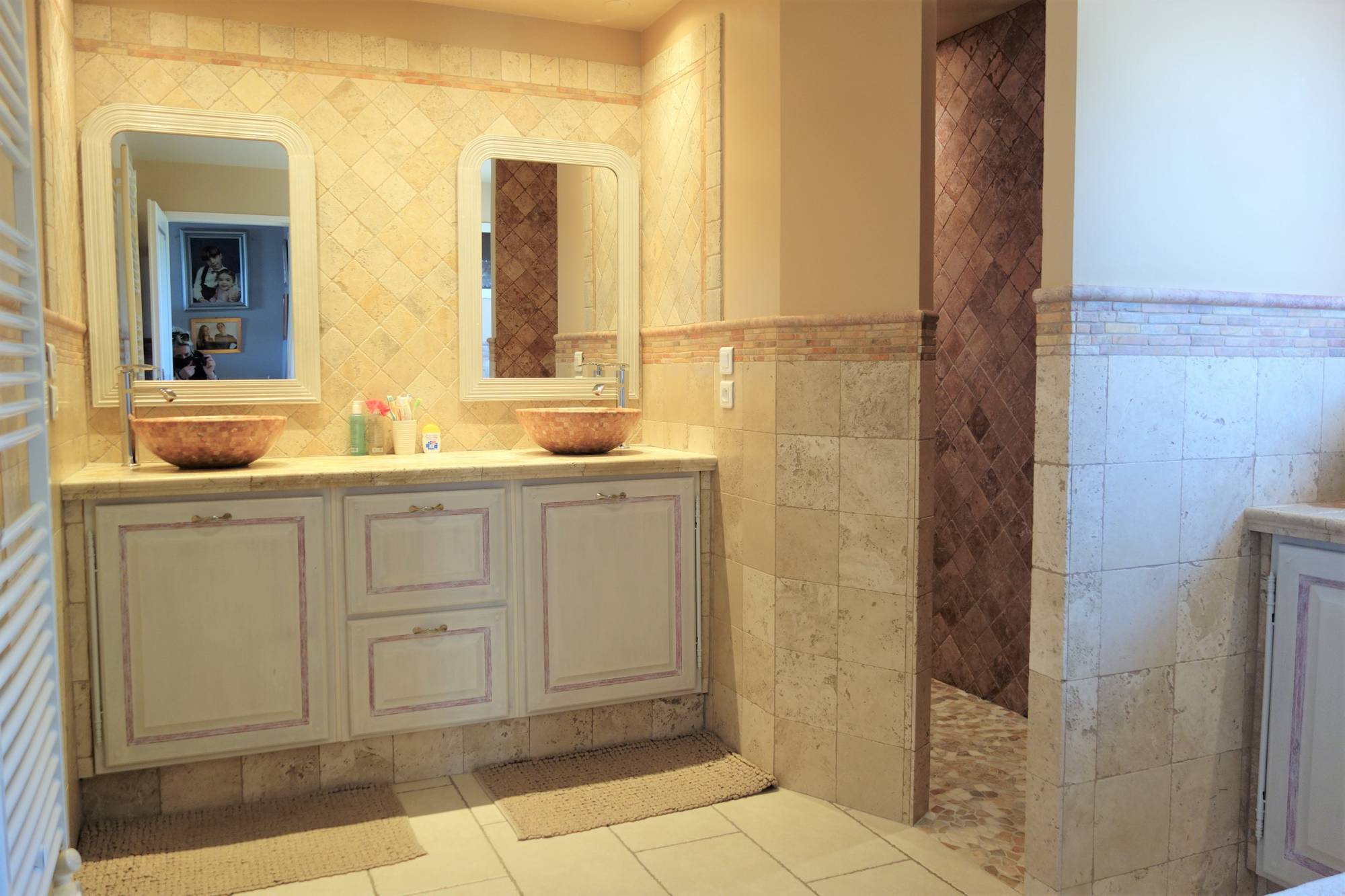 A vendre- Maison avec logements indépendants et piscine