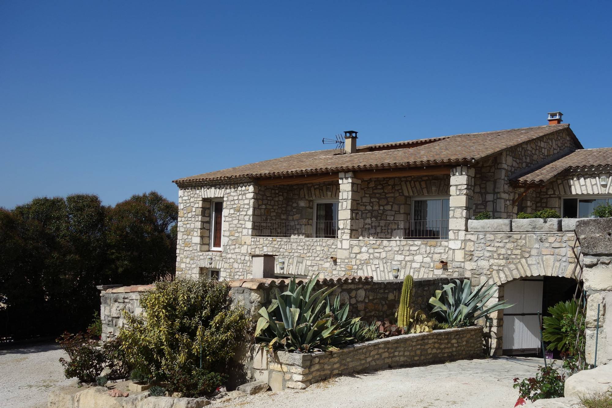 A vendre- Maison avec logements indépendants et piscine