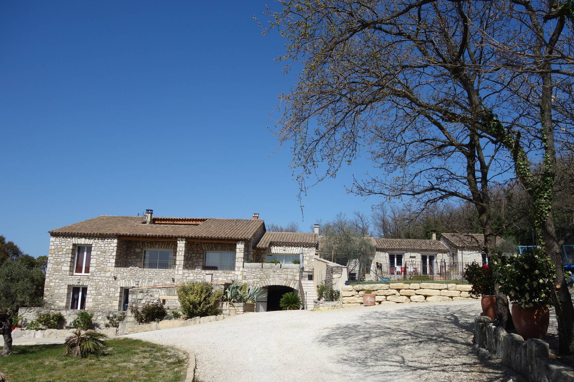 A vendre- Maison avec logements indépendants et piscine