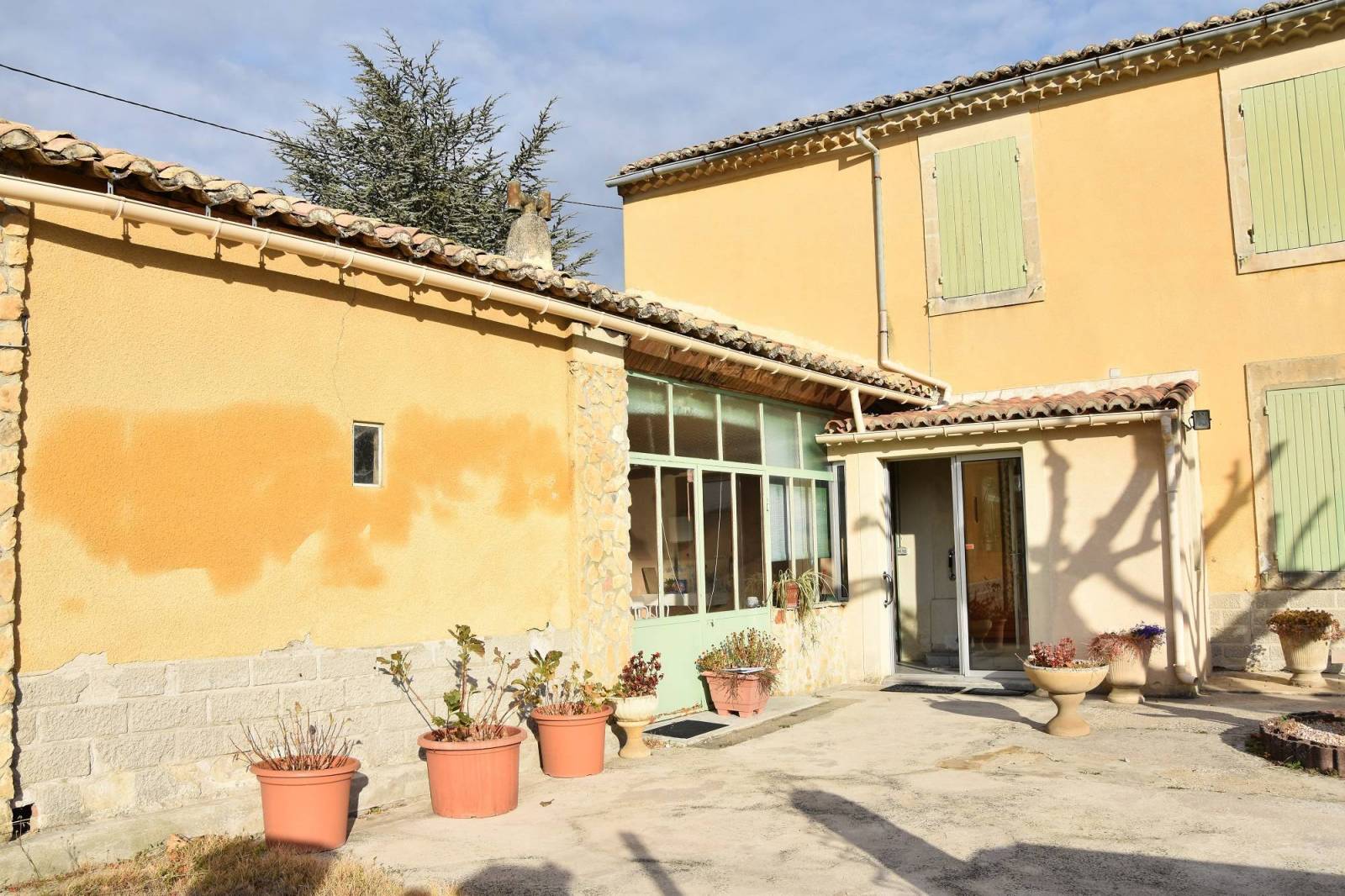 Un esprit  provençal... A 2 pas du village Beau potentiel St Paul 3 Châteaux  