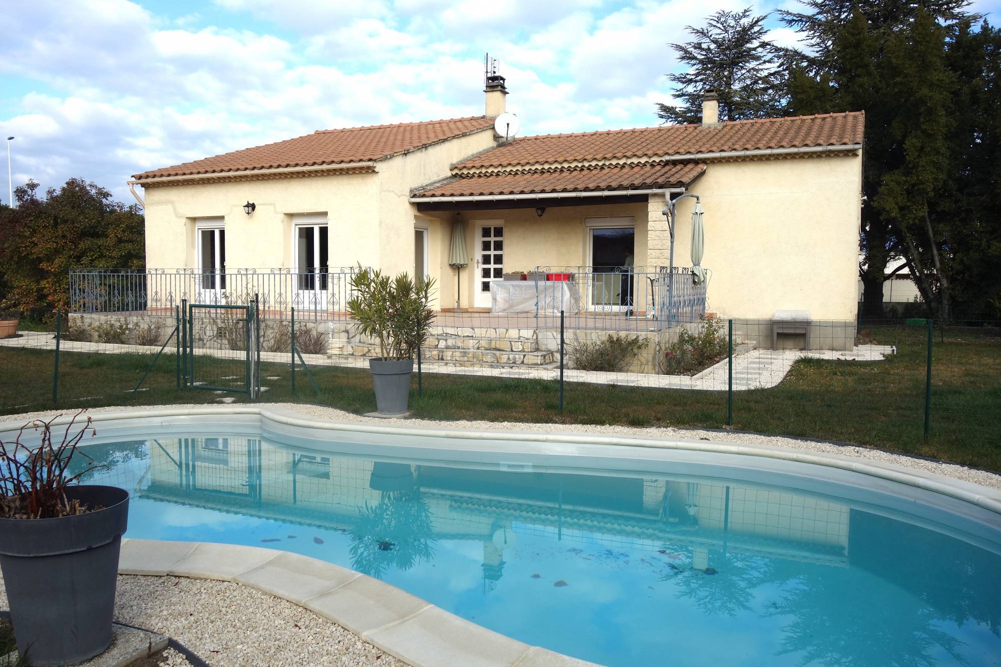 A vendre- Maison avec studio indépendant - Piscine- 5 chbres Pierrelatte  - Ref : 3929R