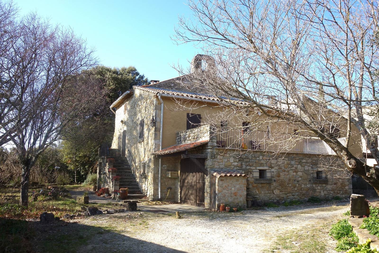 A vendre -  Suze la Rousse. Ferme à rénover  avec  appartement indépendant