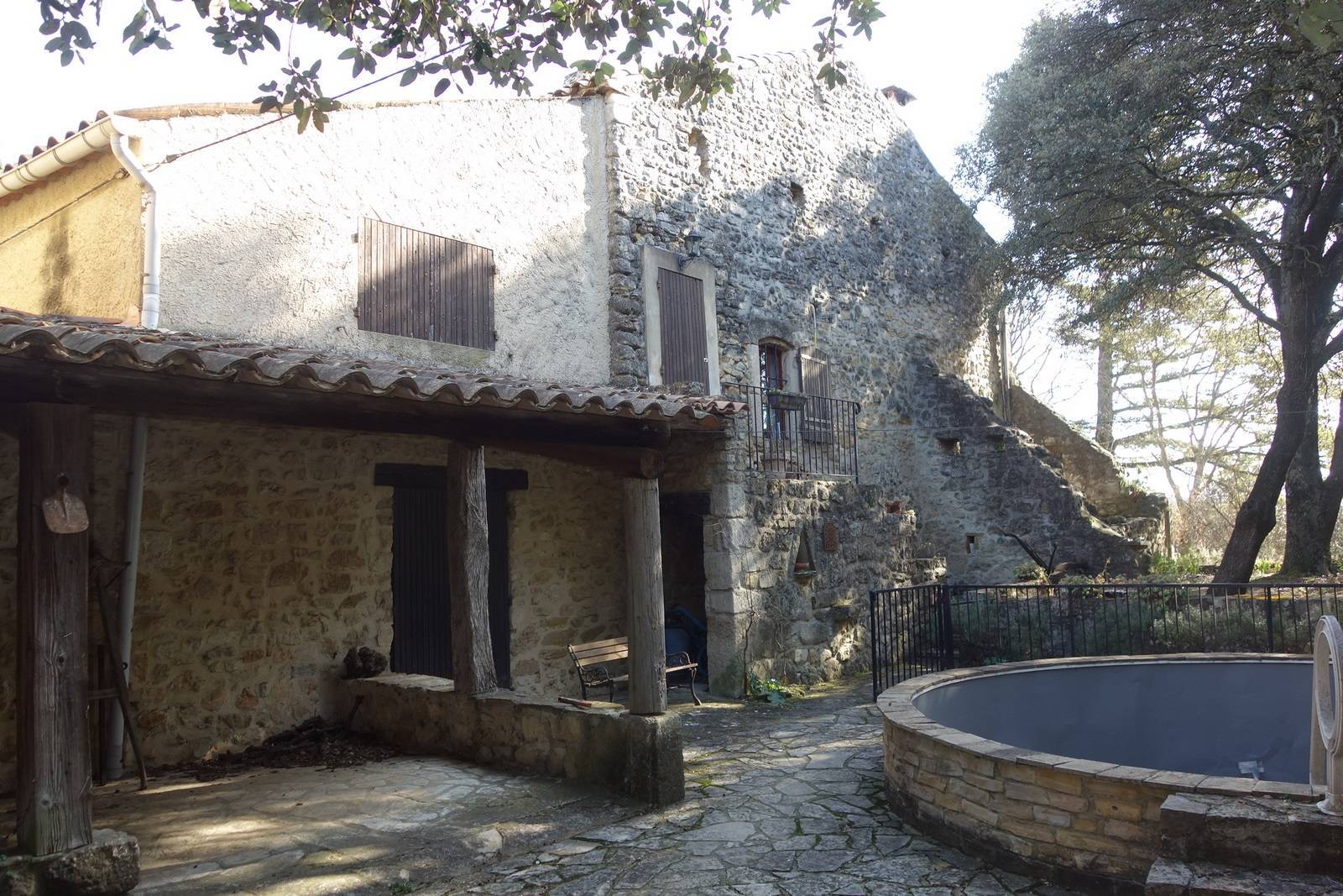 A vendre -  Suze la Rousse. Ferme à rénover  avec  appartement indépendant