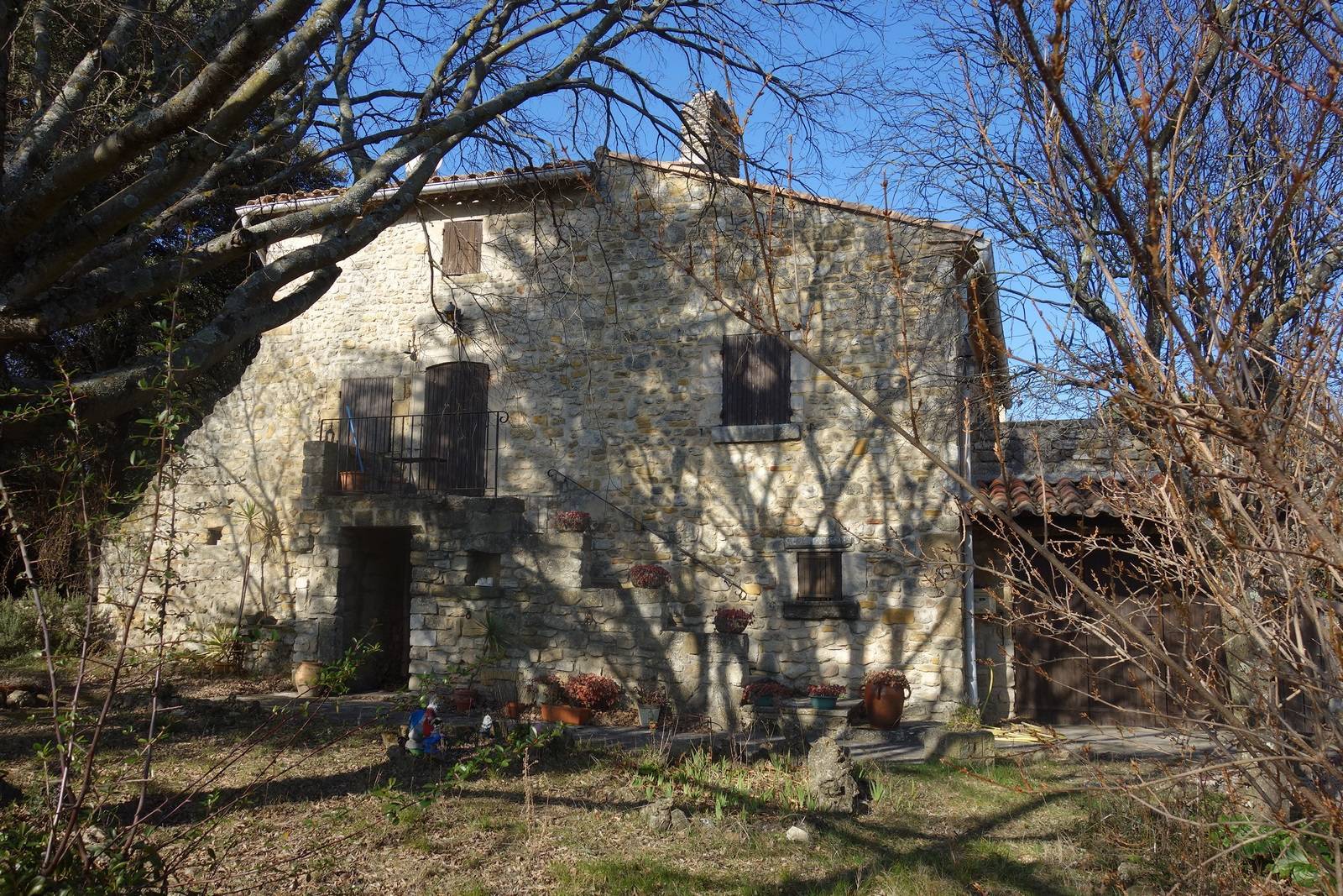 A vendre -  Suze la Rousse. Ferme à rénover  avec  appartement indépendant