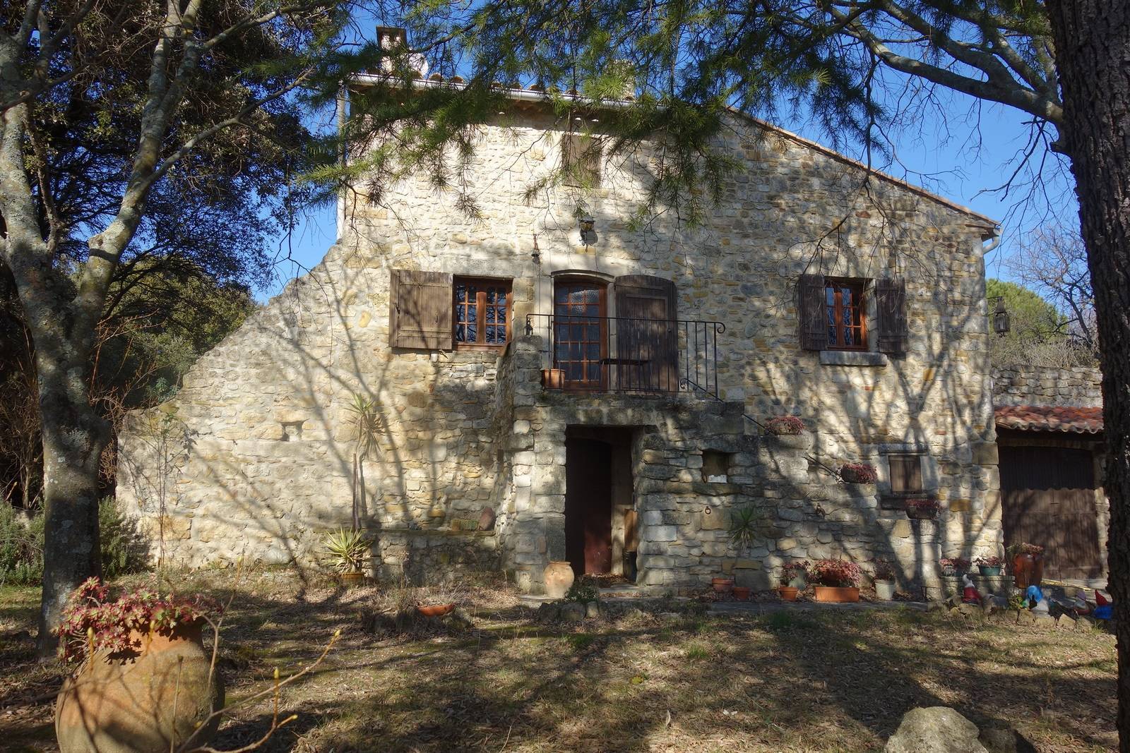 A vendre -  Suze la Rousse. Ferme à rénover  avec  appartement indépendant