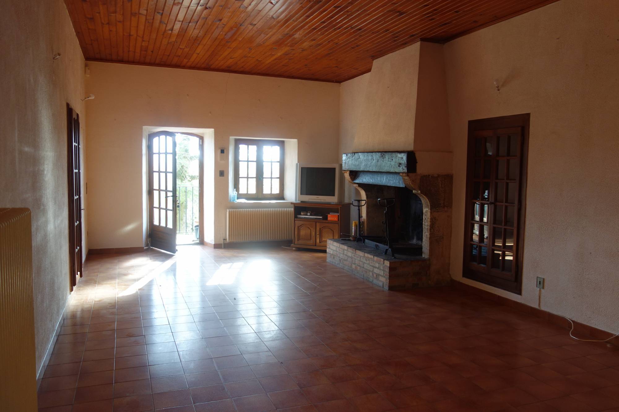 A vendre -  Suze la Rousse. Ferme à rénover  avec  appartement indépendant