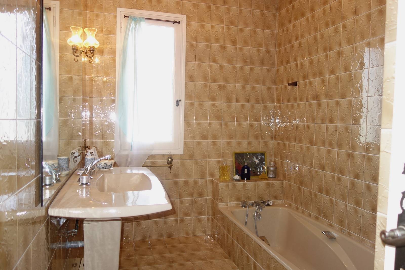 A vendre- Maison 4 chbres  sur un terrain arboré de 1200m² Pierrelatte  