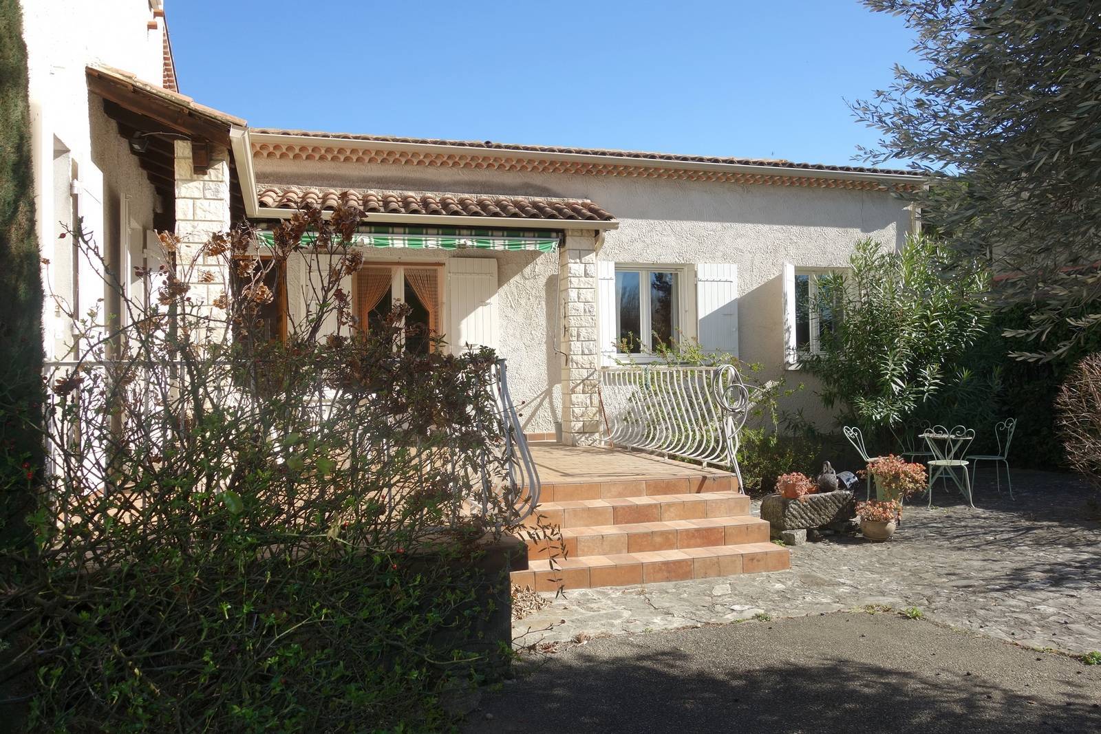 A vendre- Maison 4 chbres  sur un terrain arboré de 1200m² Pierrelatte  