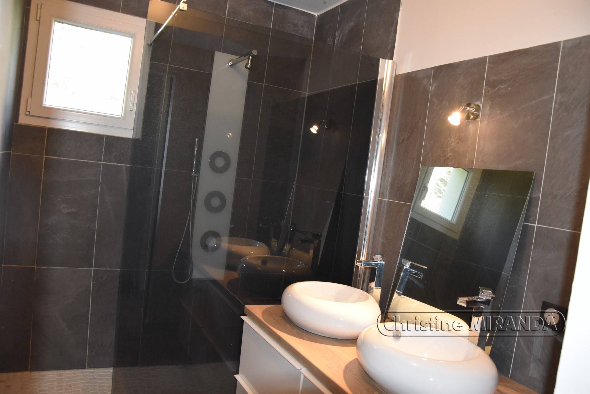 Villa de construction moderne et récente proche Saint Paul 3 Châteaux