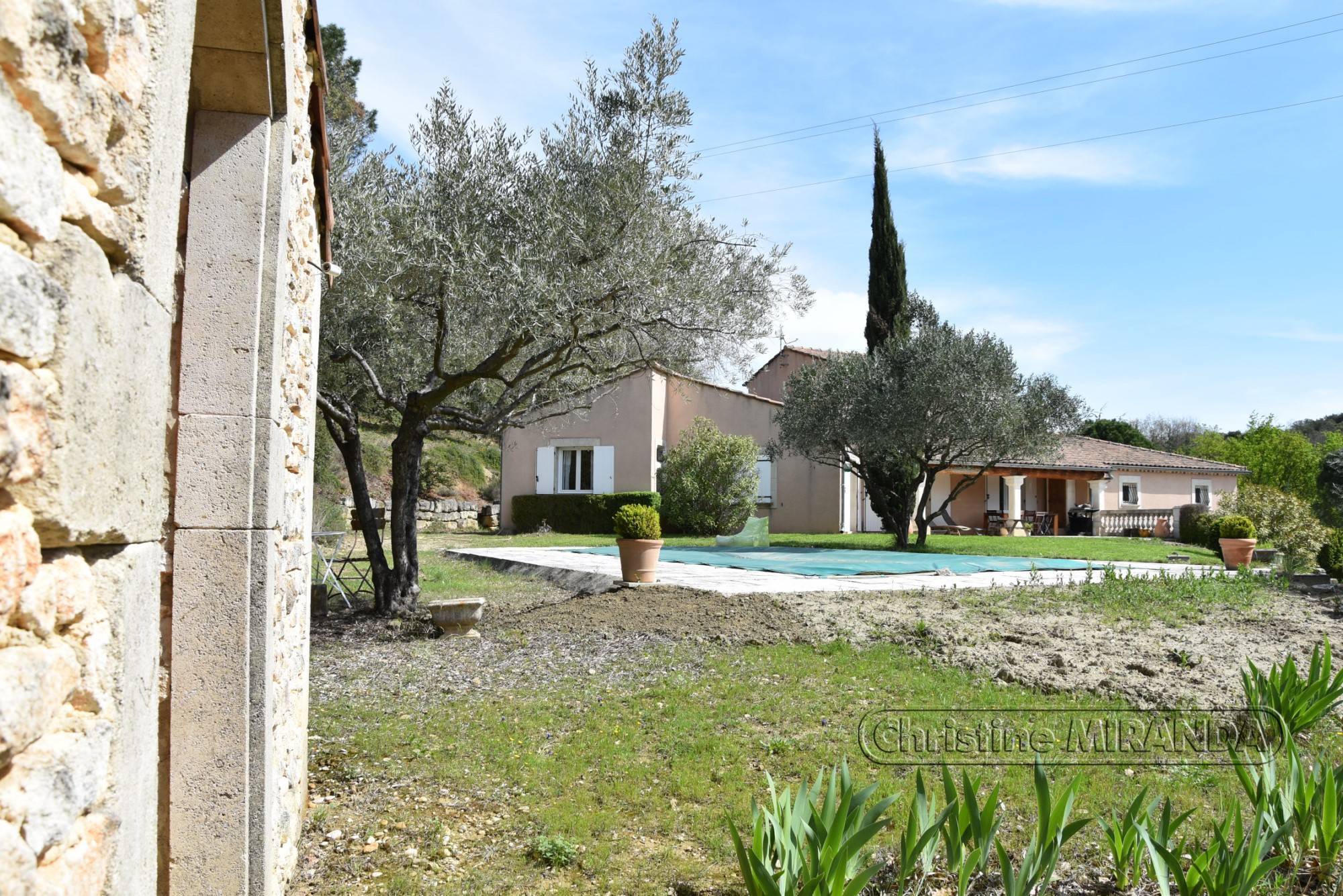 Villa avec piscine dans joli village