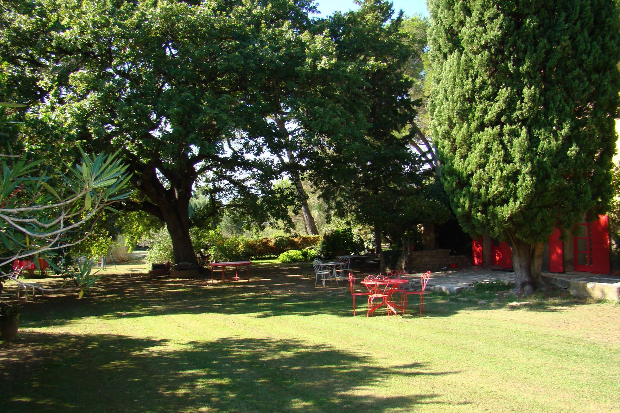SECTEUR UCHAUX, à vendre une maison de caractère