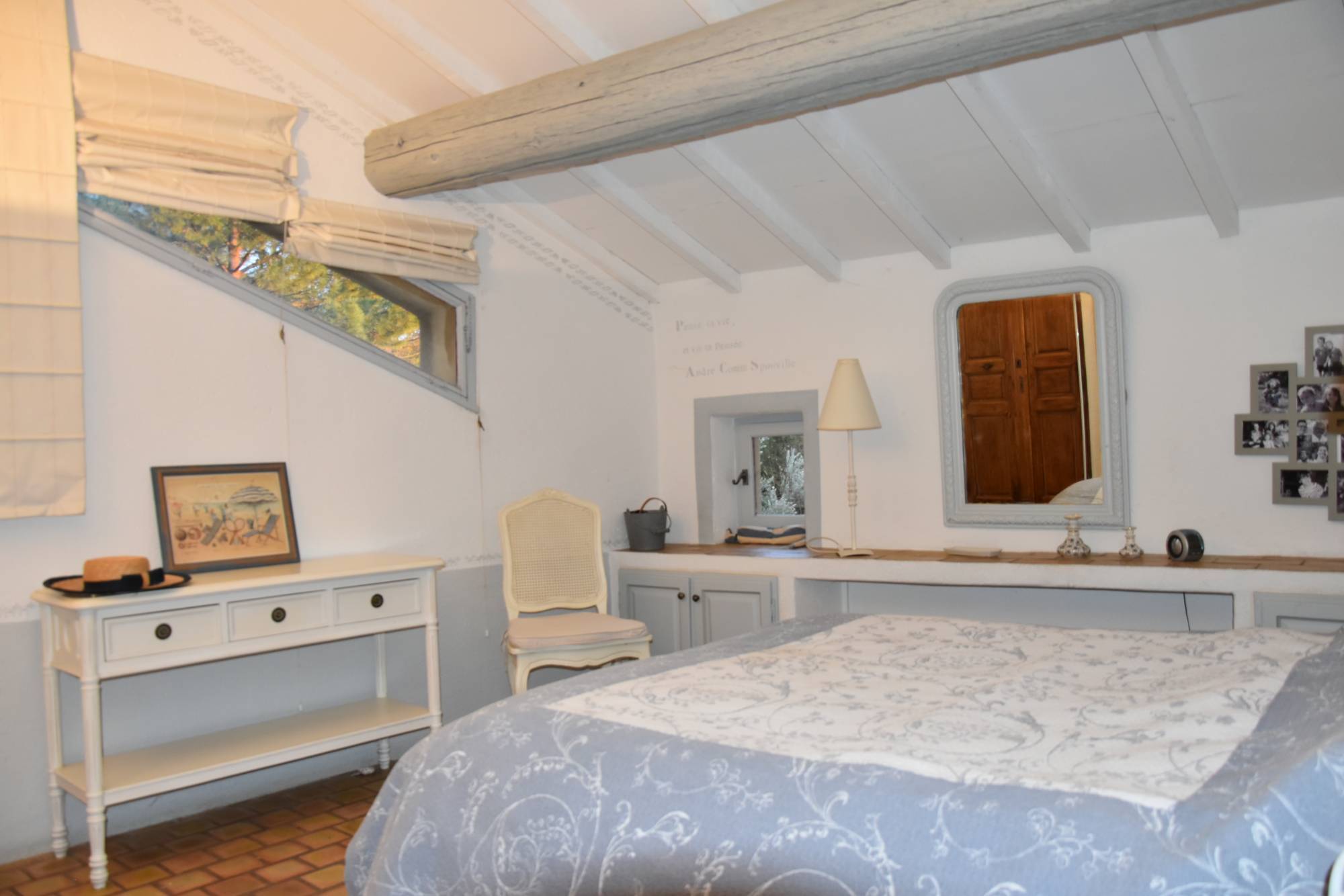 SECTEUR UCHAUX, à vendre une maison de caractère