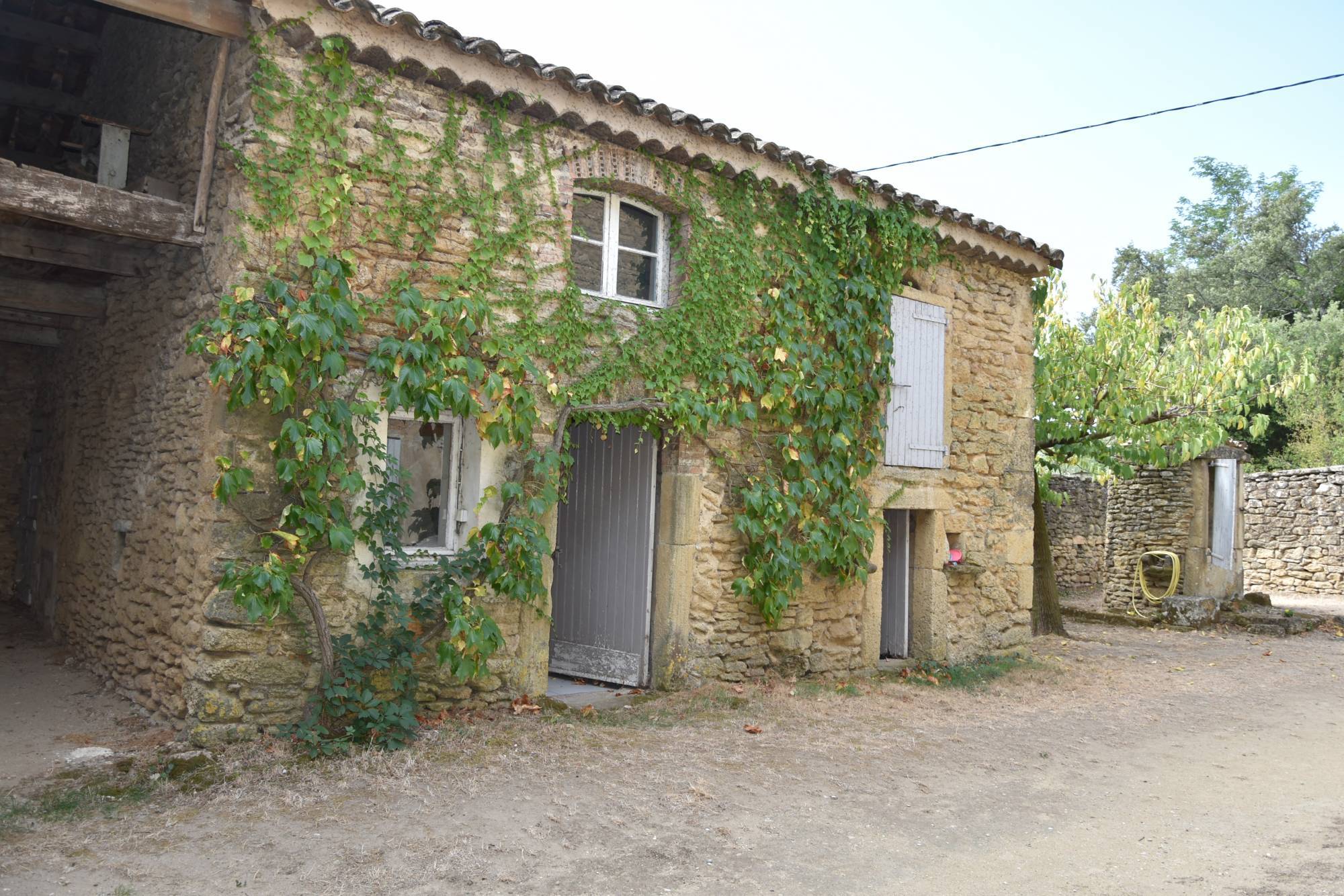 Mas provencal à vendre à colonzelle 