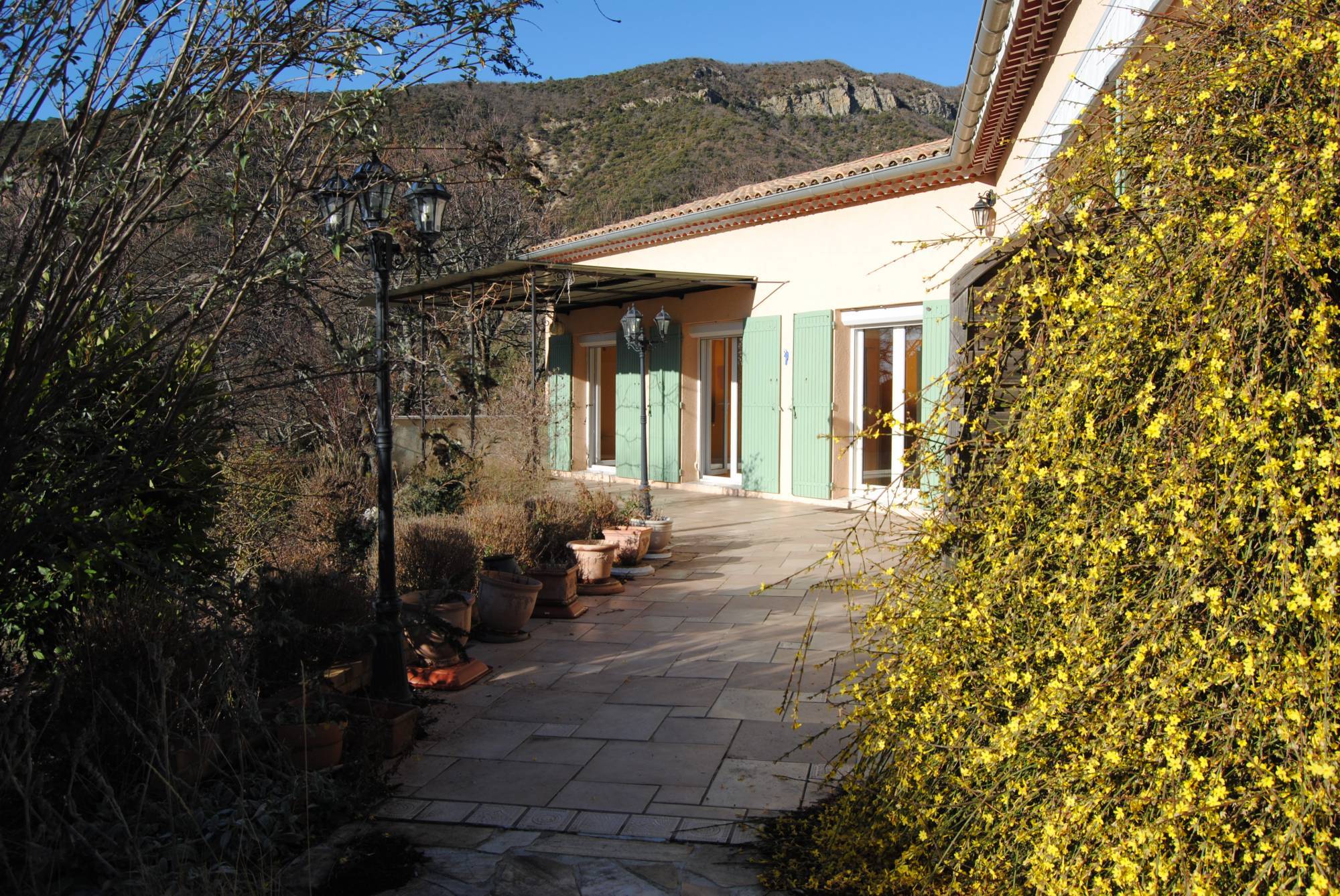 Villa de plain pied dans environnement exceptionnel -15mn de Nyons 