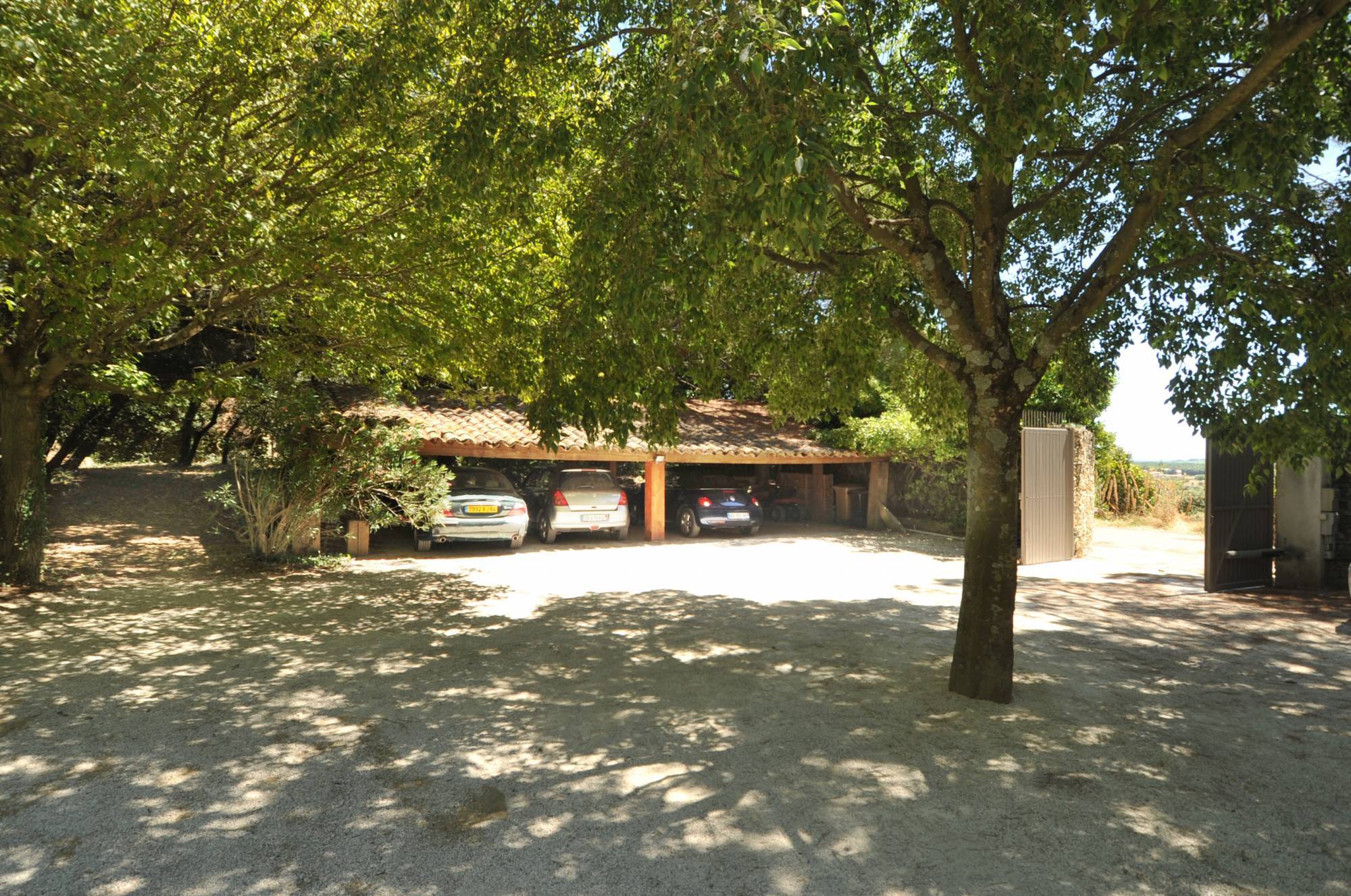 SOUS COMPROMIS  propriété pleine de charme - quartier résidentiel D'Orange 