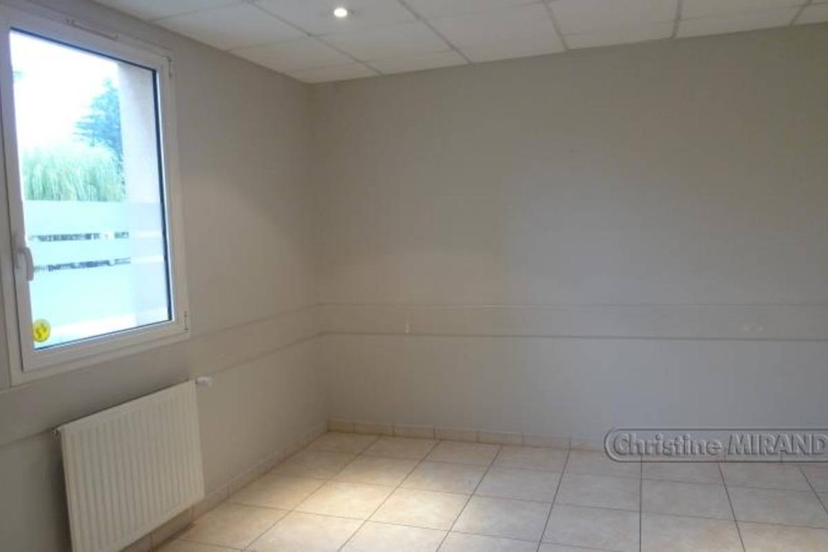 En plein cœur de St Paul Trois Châteaux , maison au fort potentiel 