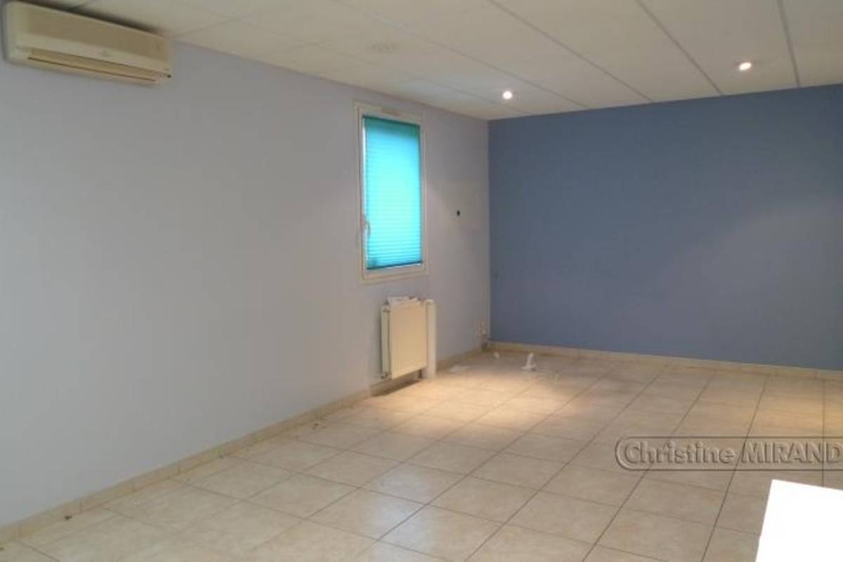 En plein cœur de St Paul Trois Châteaux , maison au fort potentiel 