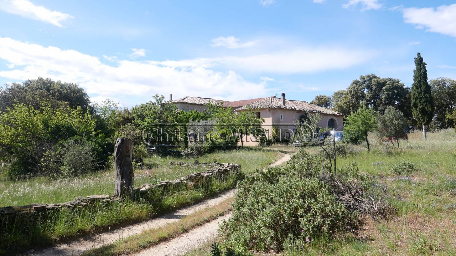 Réf 4154- Haut Vaucluse, à vendre une propriété au charme d'antan   