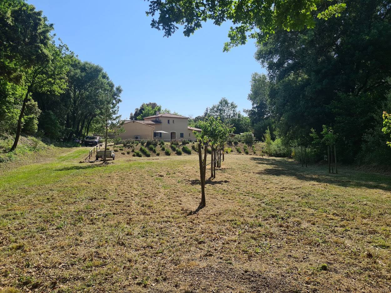 villa à vendre dans un bel environnement en drome provençale 