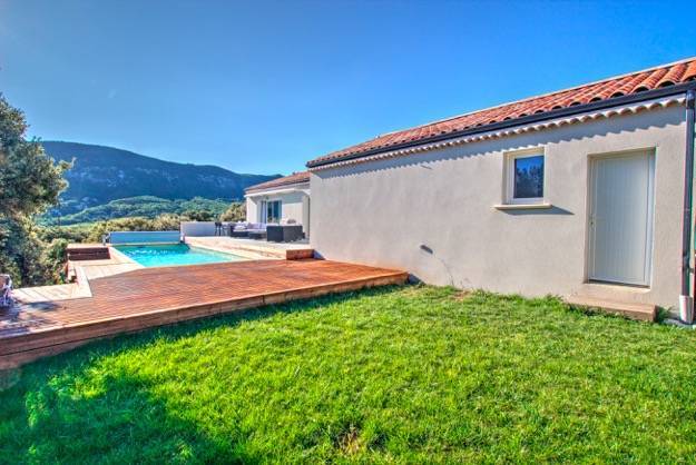 Secteur Taulignan, dans environnement privilégié villa bénéficiant d'une superbe vue 