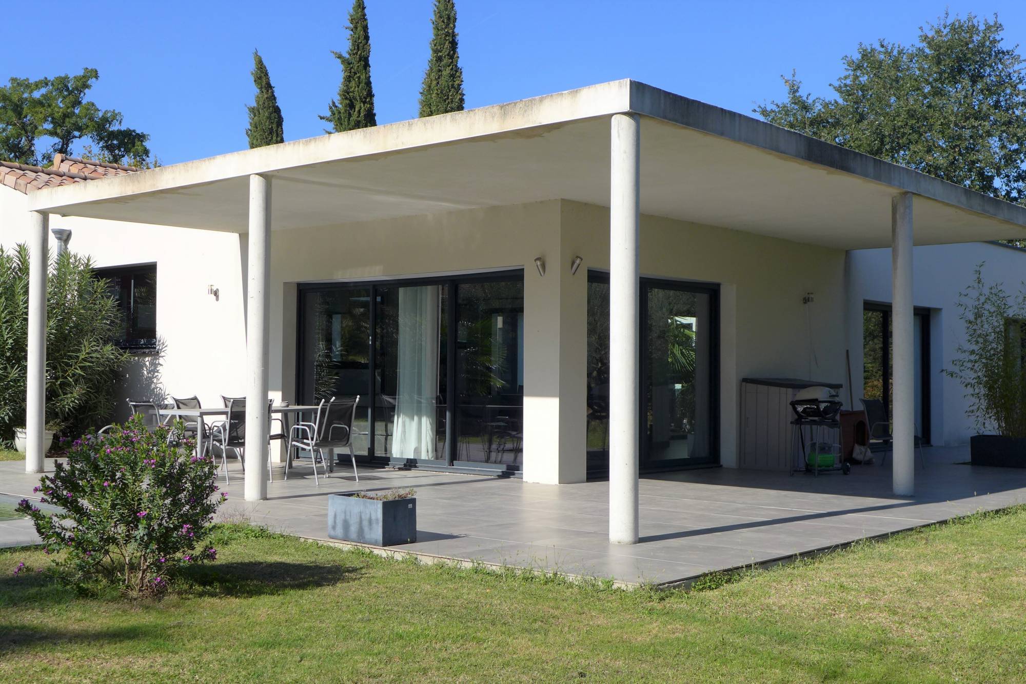 SOUS OFFRE  Montélimar centre urbain, Superbe villa d'architecte, 4 ch, piscine et garage 