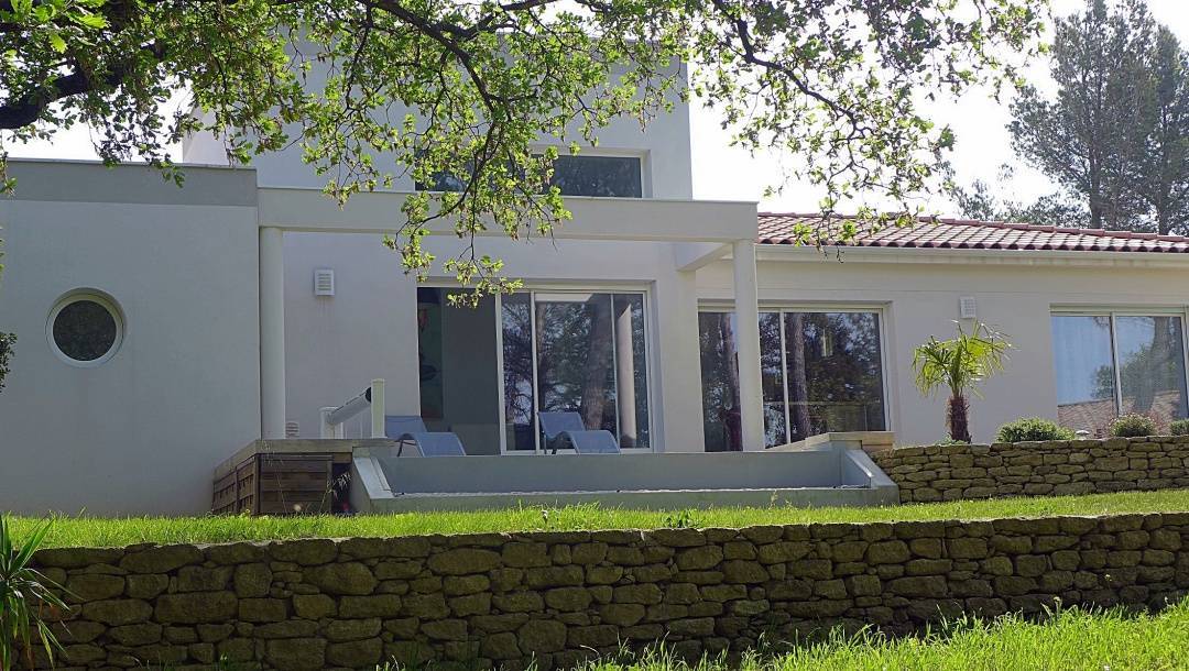 Villa contemporaine à vendre à Suze la Rousse   - VENDUE PAR CHRISTINE MIRANDA IMMOBILIER