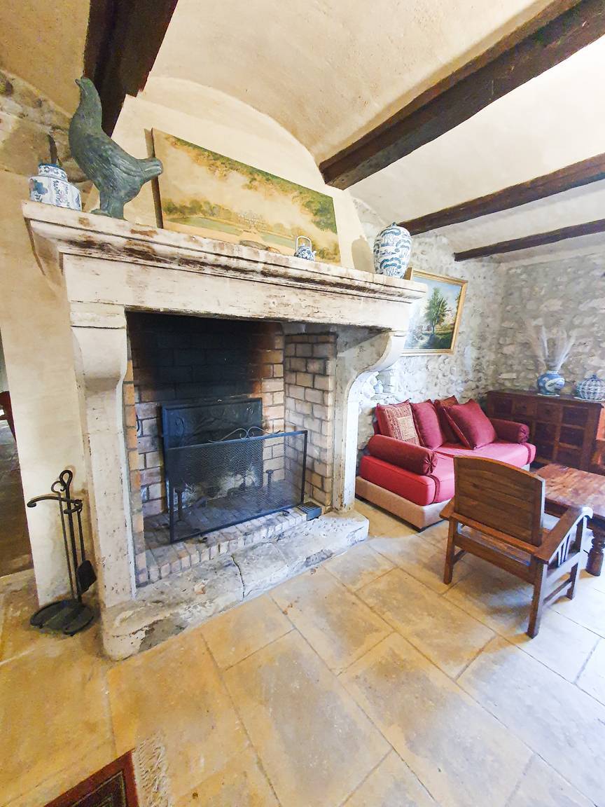 A vendre mas restauré sur 4800m² de terrain La Garde Adhémar  - Ref 3882OP