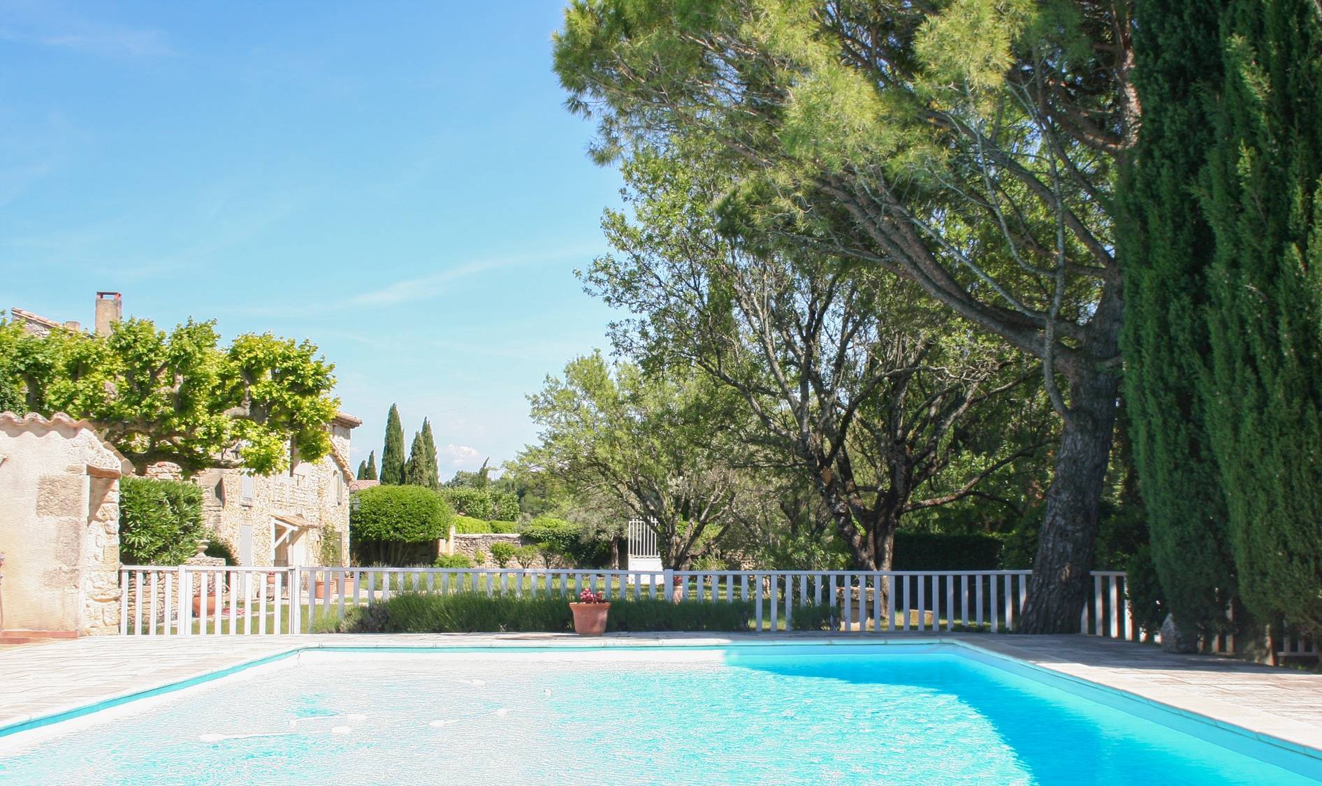 Mas provencal à vendre avec piscine chauffée et sécurisée