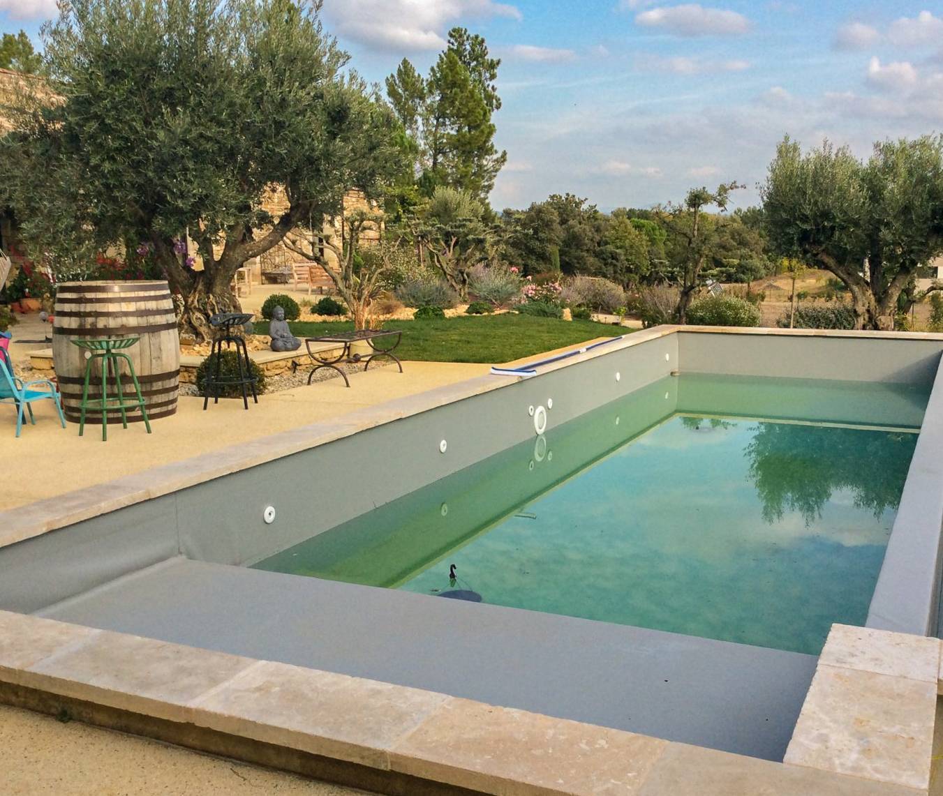 Suze la Rousse, Villa à vendre  en pierres apparentes , jardin, piscine COMPROMIS EN COURS