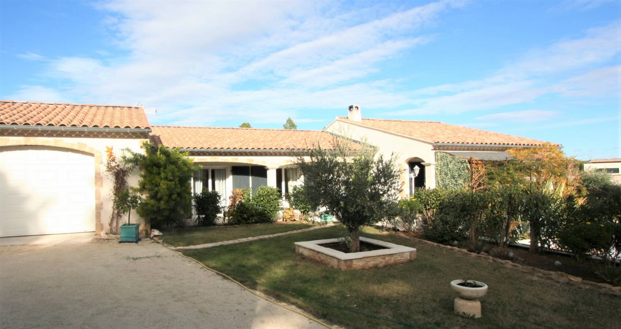  Villa  récente de plain-pied.  Suze La Rousse VENDUE PAR CHRISTINE MIRANDA