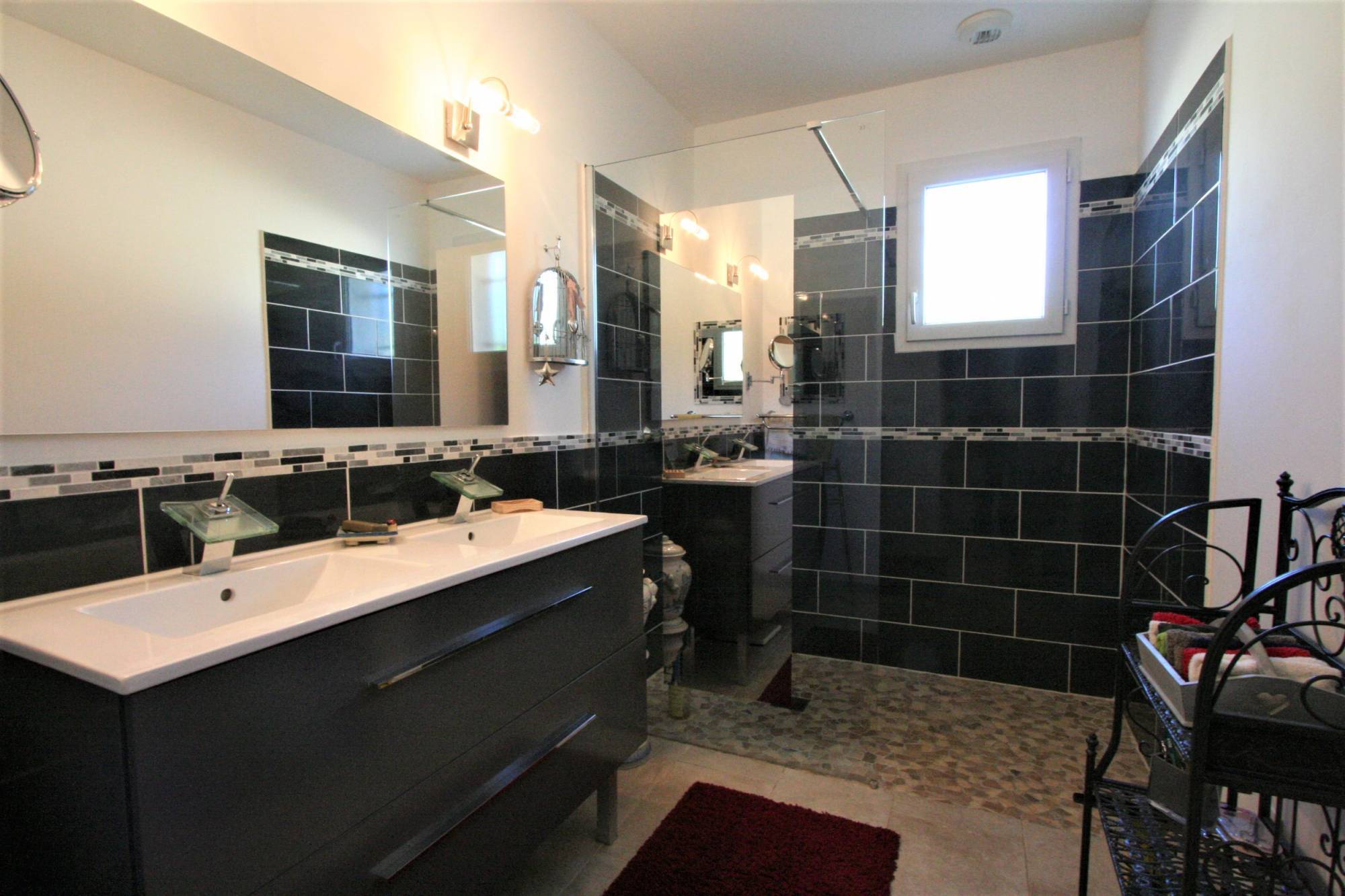  Villa  récente de plain-pied.  Suze La Rousse VENDUE PAR CHRISTINE MIRANDA