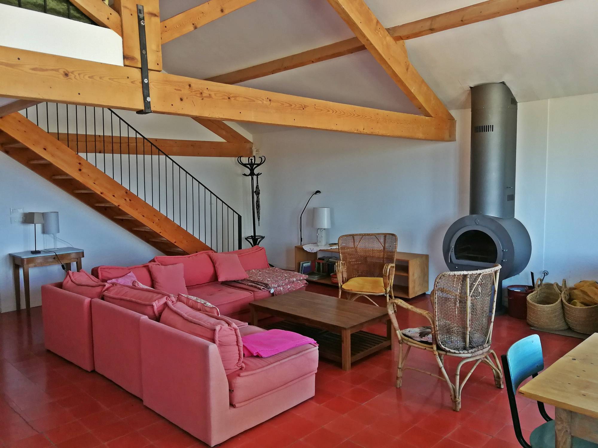 Mas rénové a vendre avec une vue dégagée , une carte postale provençale 