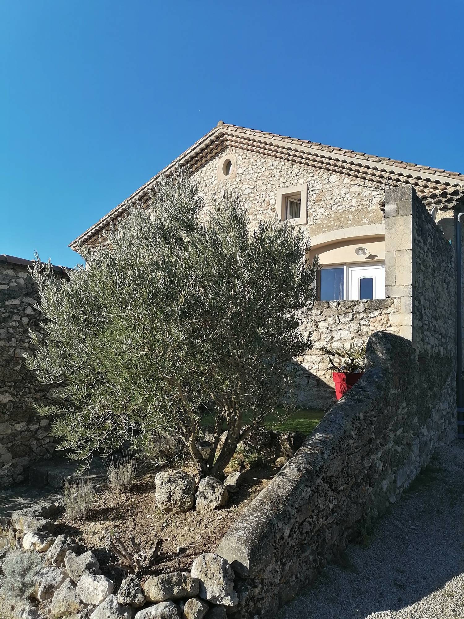 A vendre, campagne de Réauville, mazet en copropriété avec terrasse privée, piscine, terrain