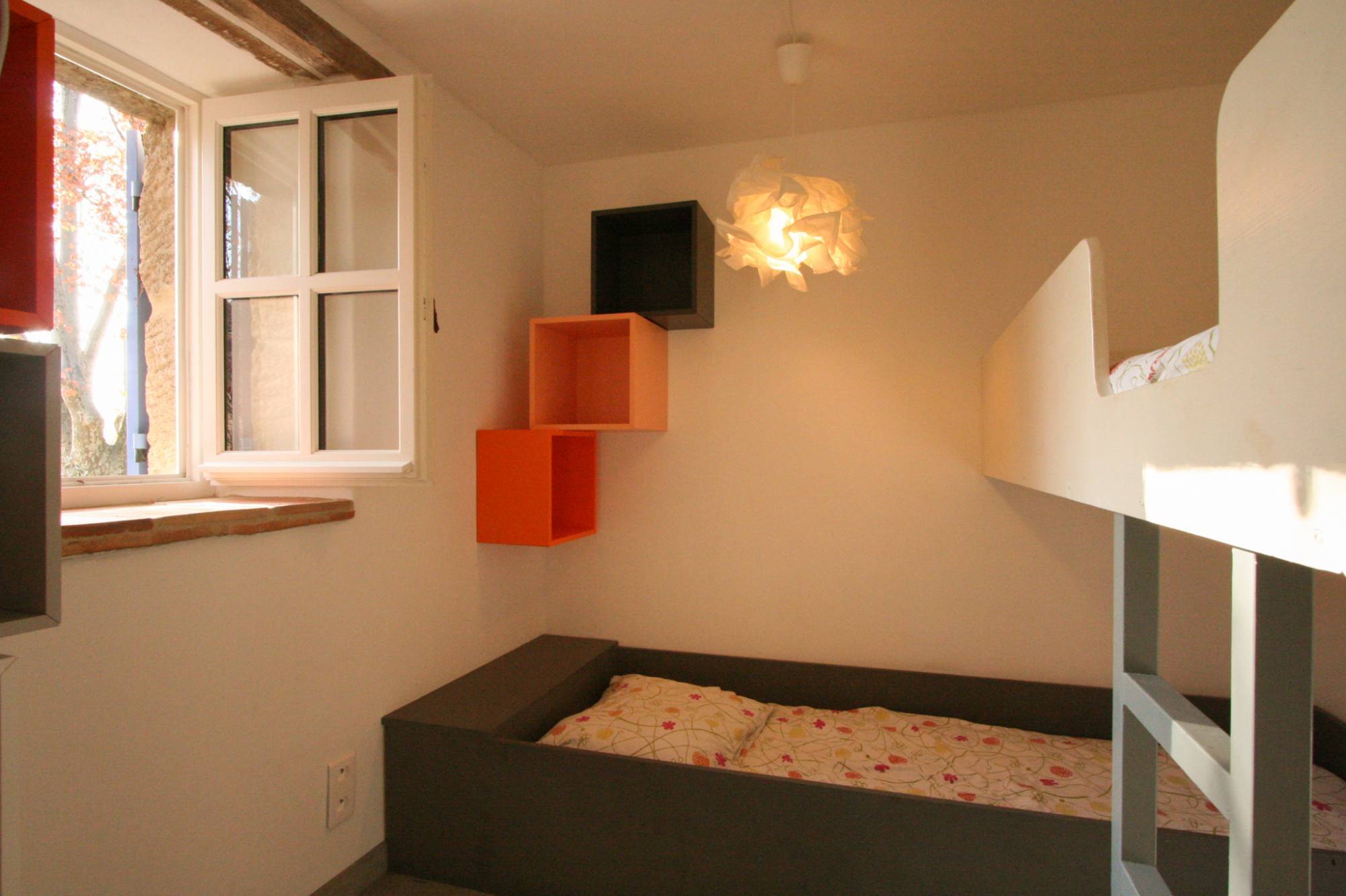  Enclave des Papes, dans copropriété  avec cour intérieure et terrasse, VENDU PAR NOS SOINS