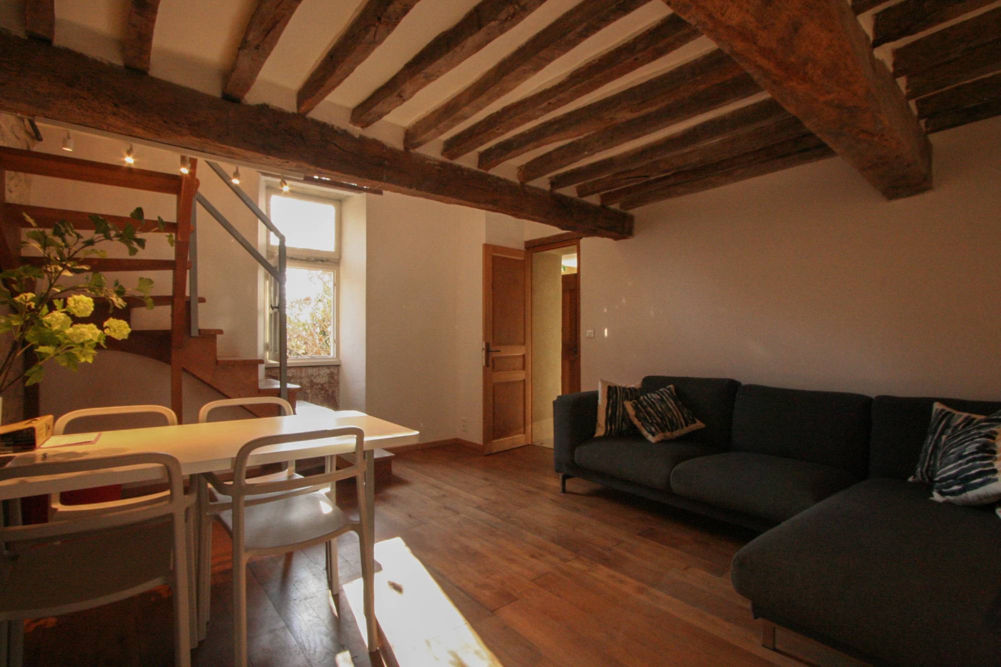  Enclave des Papes, dans copropriété  avec cour intérieure et terrasse, VENDU PAR NOS SOINS