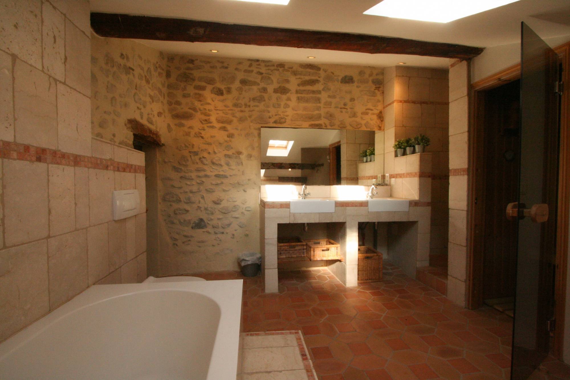  Enclave des Papes, dans copropriété  avec cour intérieure et terrasse, VENDU PAR NOS SOINS