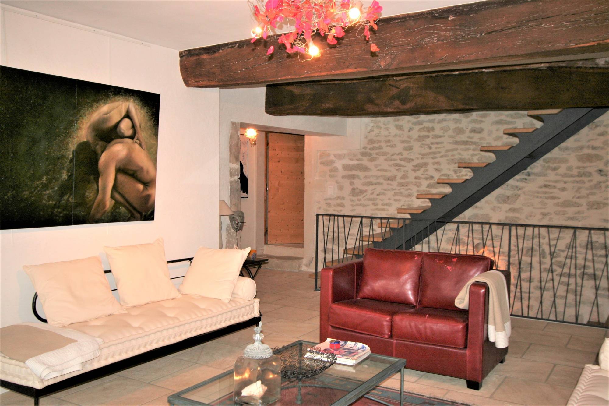 GRIGNAN- Superbe maison de village avec cour intérieure