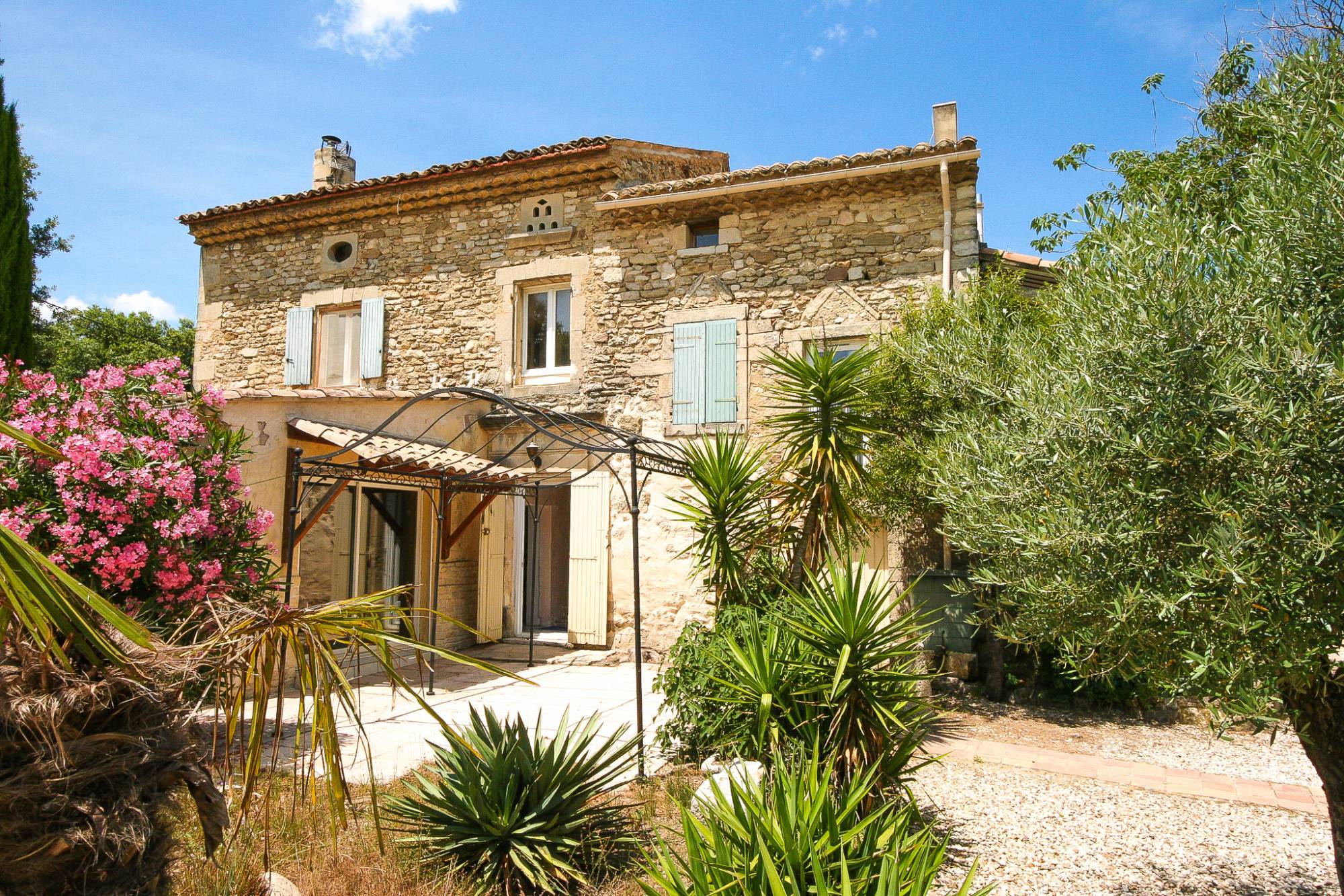 Secteur St Restitut, dans copropriété pleine de charme, VENDU PAR NOS SOINS 