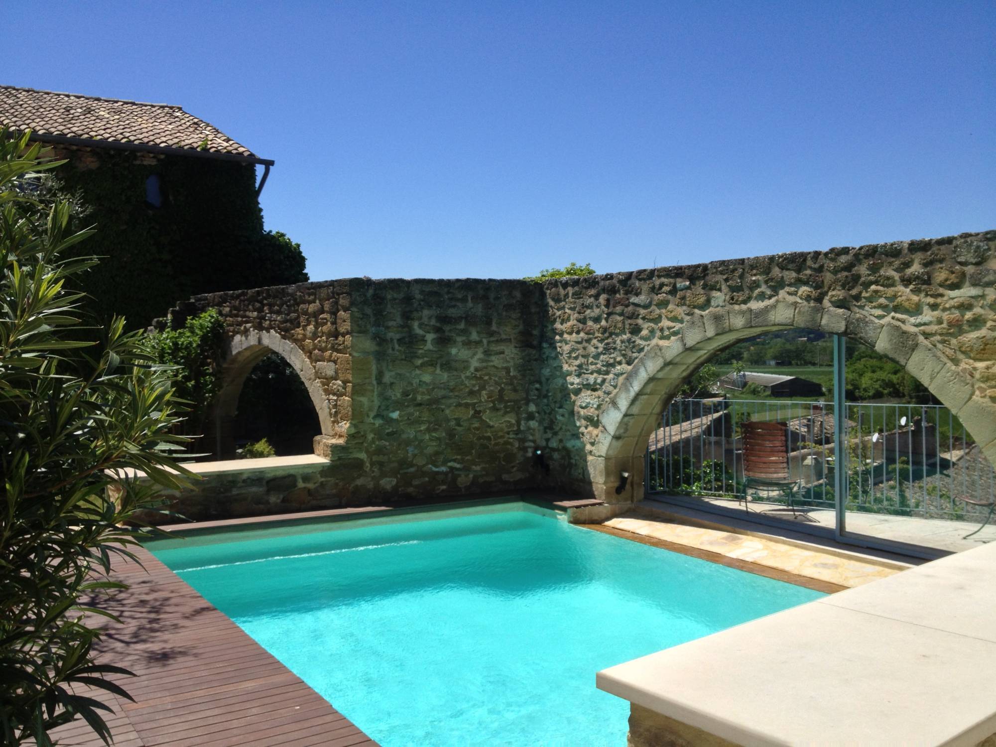 Propriété de caractère dans l'Enclave des Papes