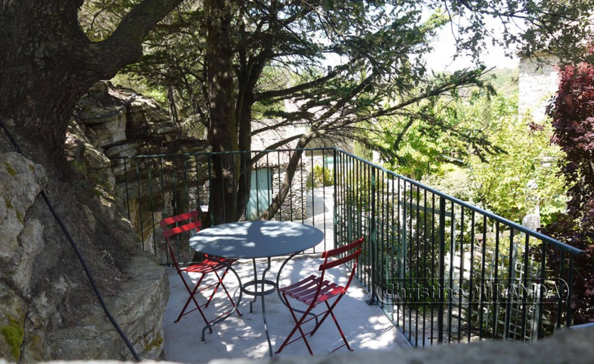 Mazet en pierres apparentes